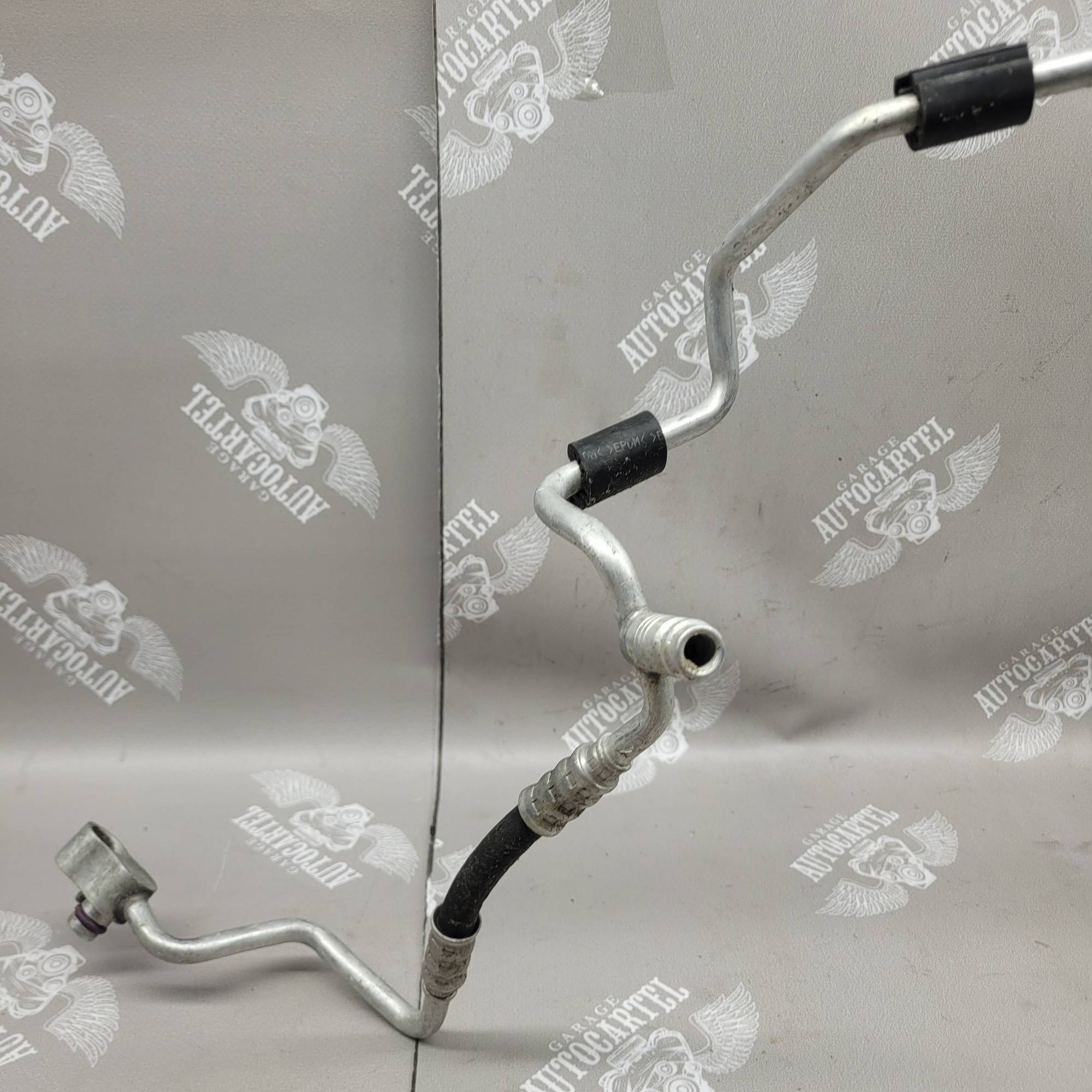 Трубка кондиціонера 1.6 tdi / 2.0 tdi VW Caddy III 1k0820741cm