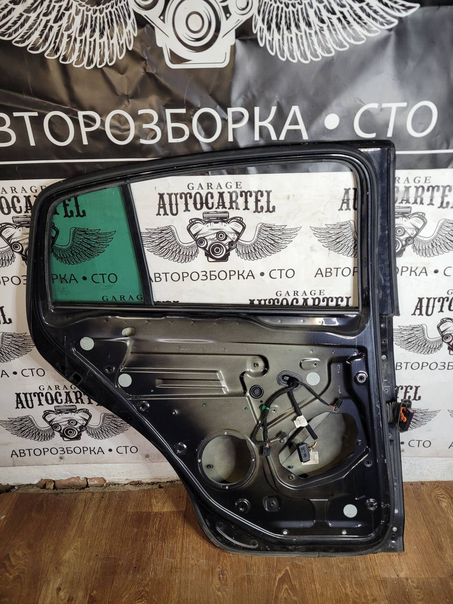 Дверка задня ліва Volkswagen golf 5 + 2003 - 2009