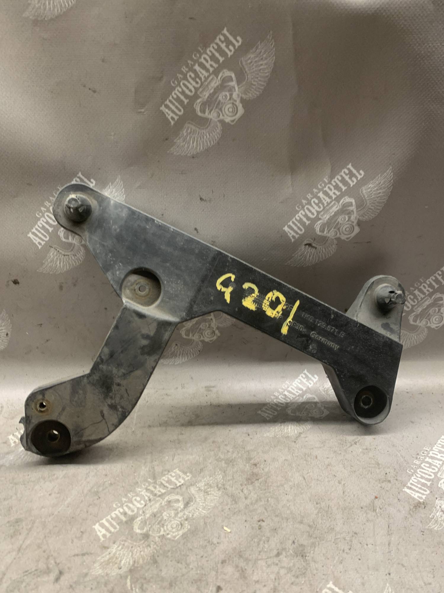 Кронштейн повітряного фільтра VAG Volkswagen Passat CC 1k0129671b