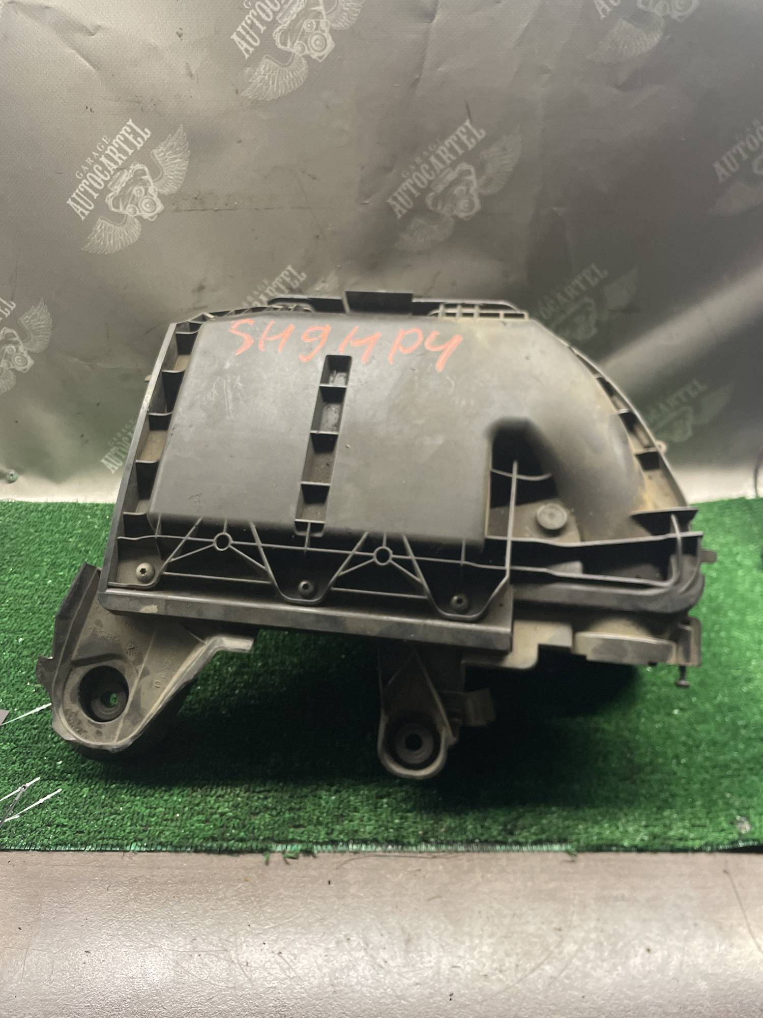 Корпус повітряного фільтра Peugeot 308 CITROEN C4 1.6hdi 9673061080