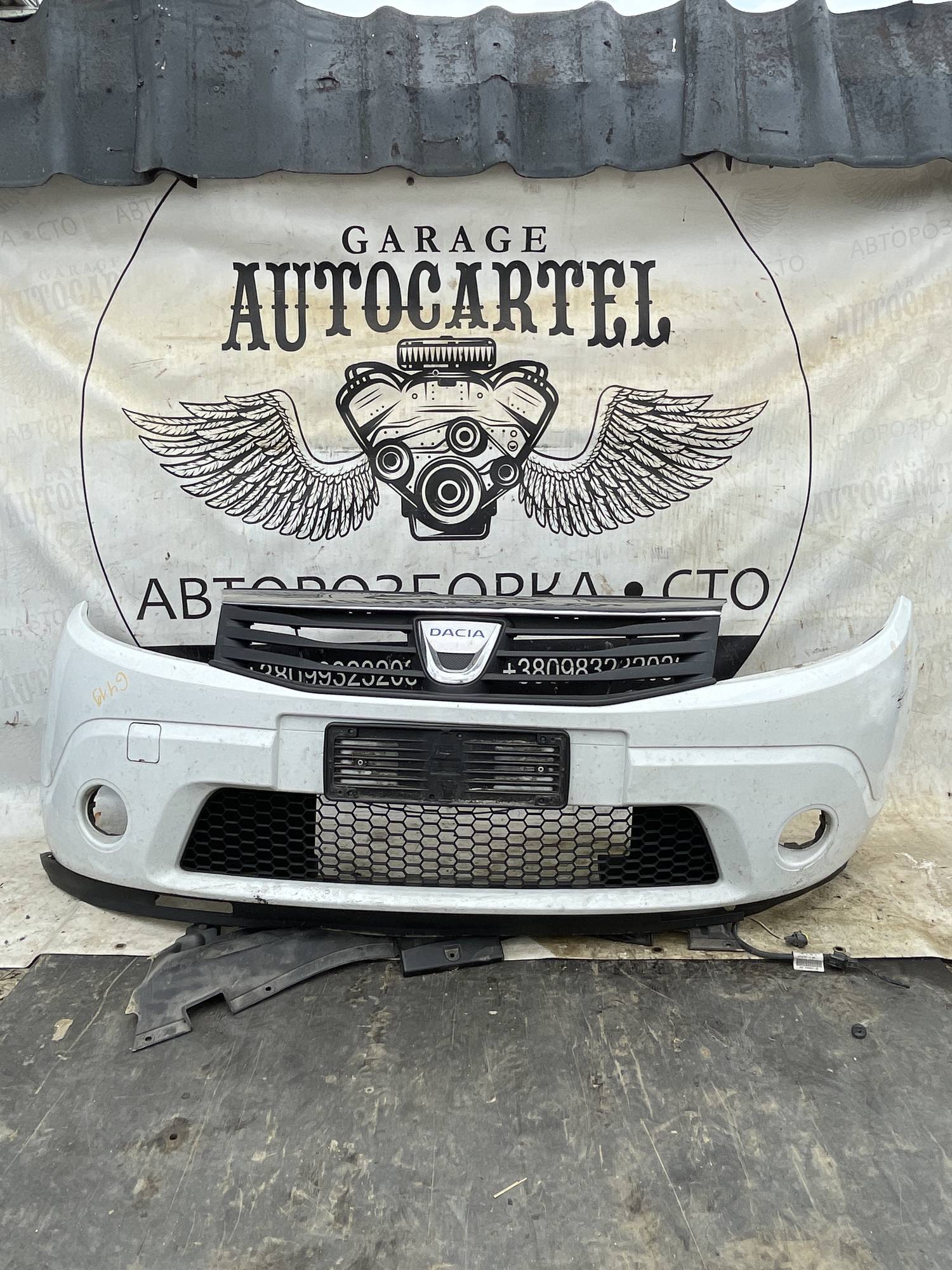 Бампер передній Dacia Sandero 2009 21119385