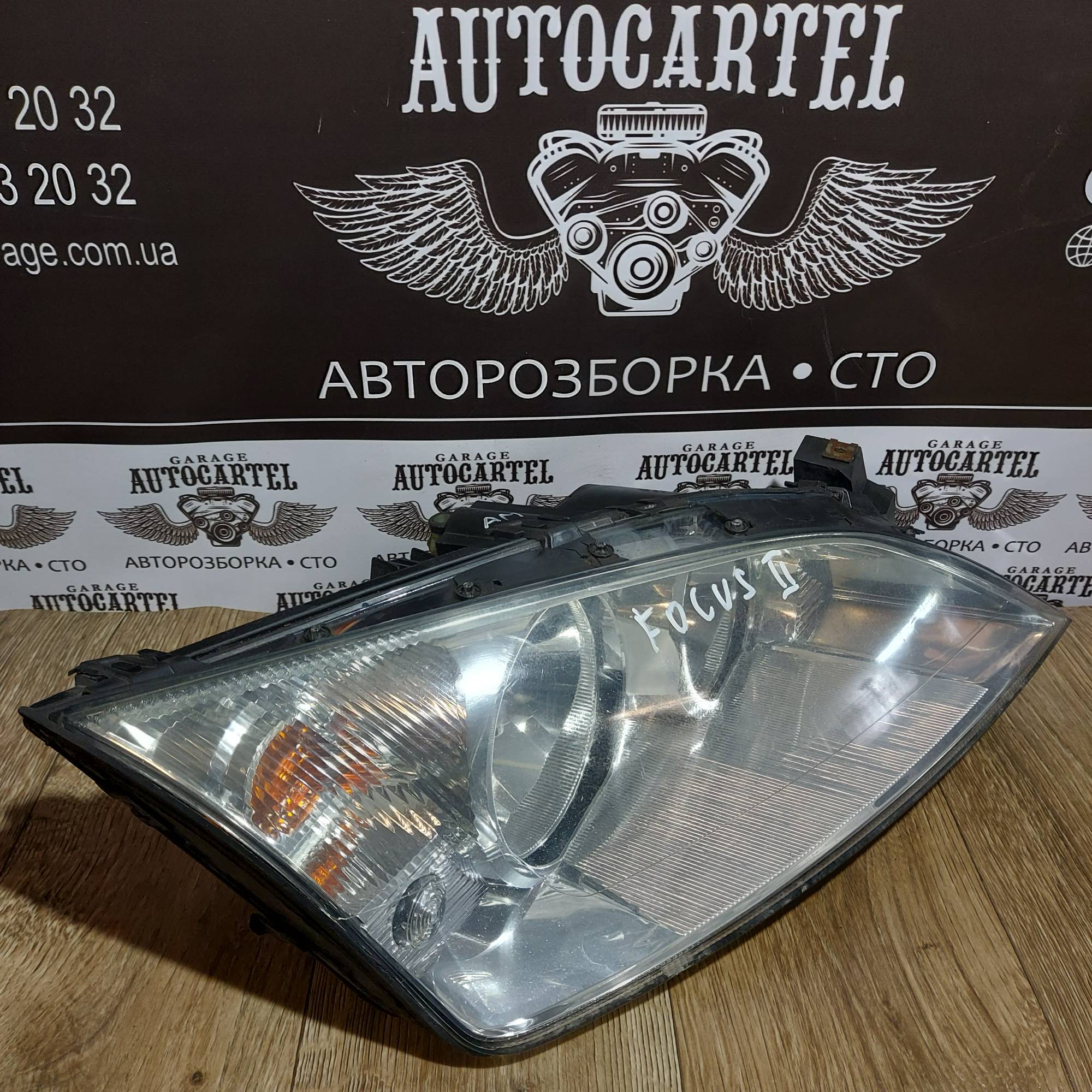 Фара права галоген Ford Mondeo III 1S7113005AM