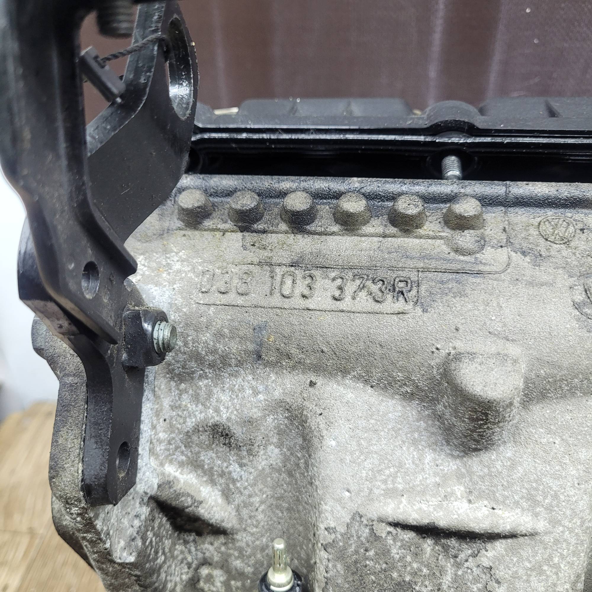 Головка блоку цилидров , ГБЦ двигуна VwAG 1.9 2.0 TDI 038103373R комплектацію уточняйте