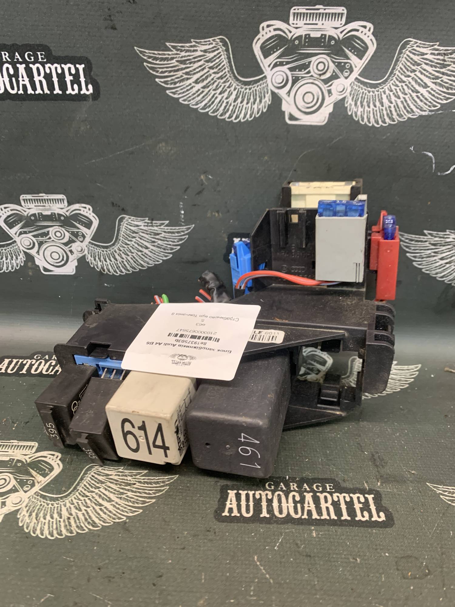 Блок запобіжників Audi A4 B6 8e1937503b