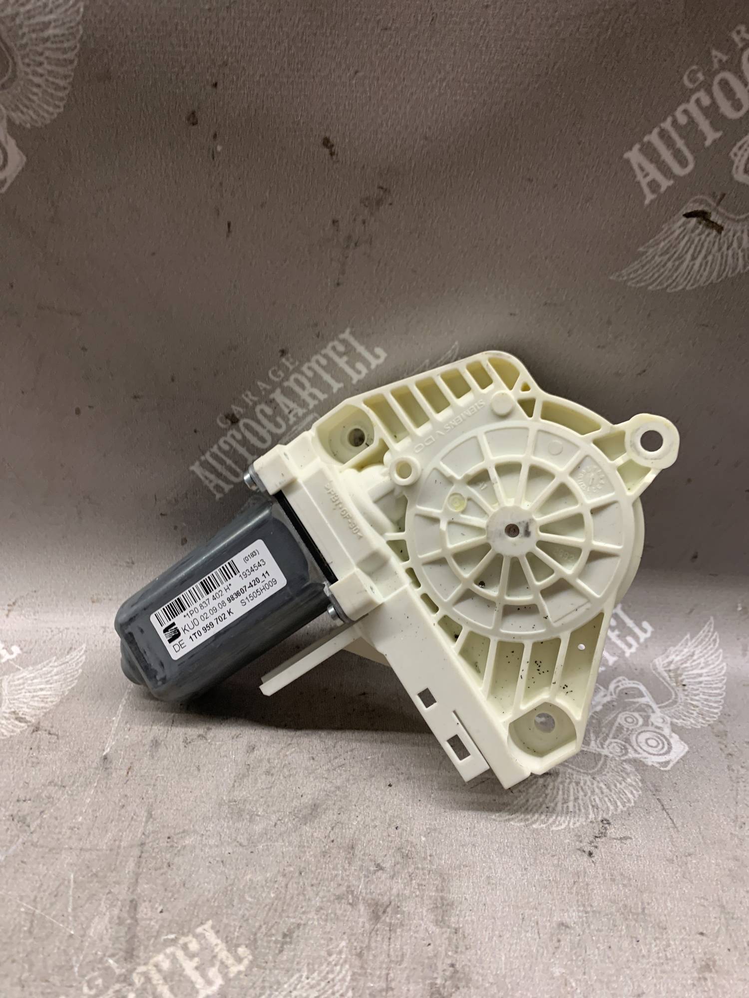 Моторчик склопідйомника дверей передніх правих seat altea toledo 3 1t0959702k