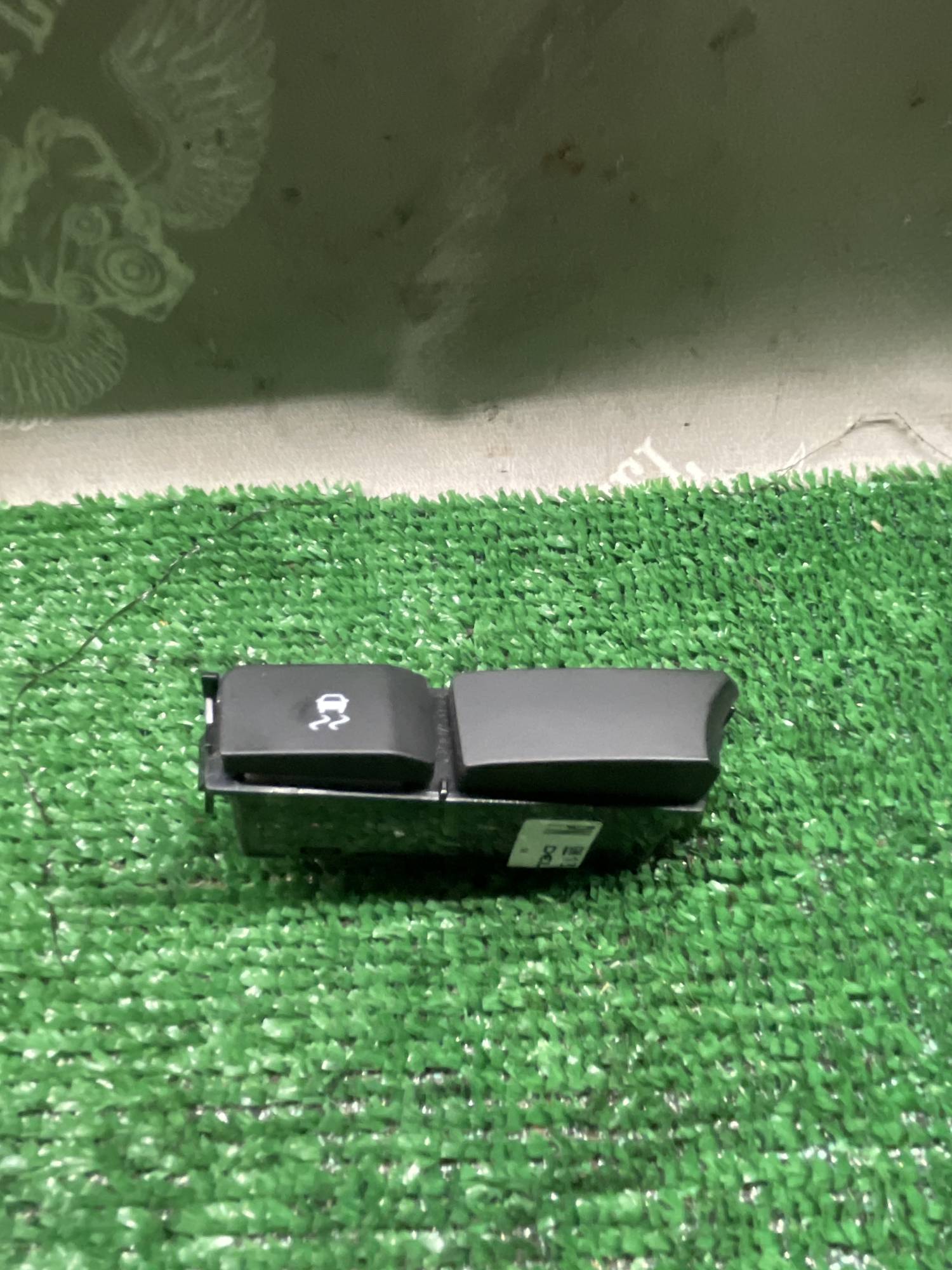 Кнопка ESP Opel Astra J 13288072