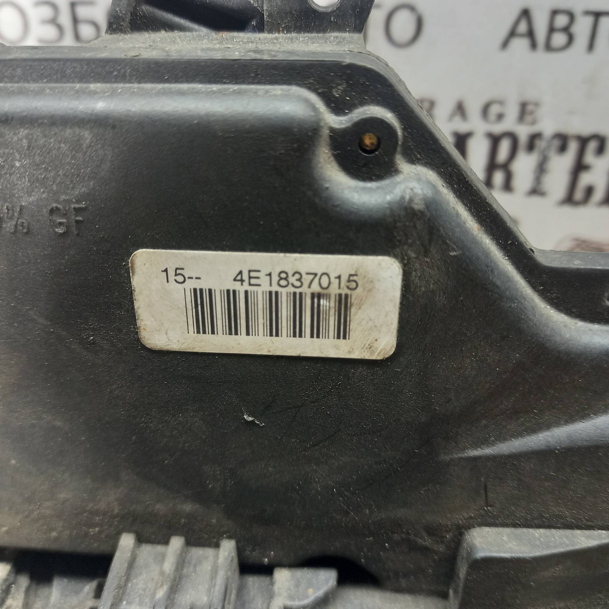 Замк дверки передній лівий AUDI A3 8P 8 pin 4e1837015