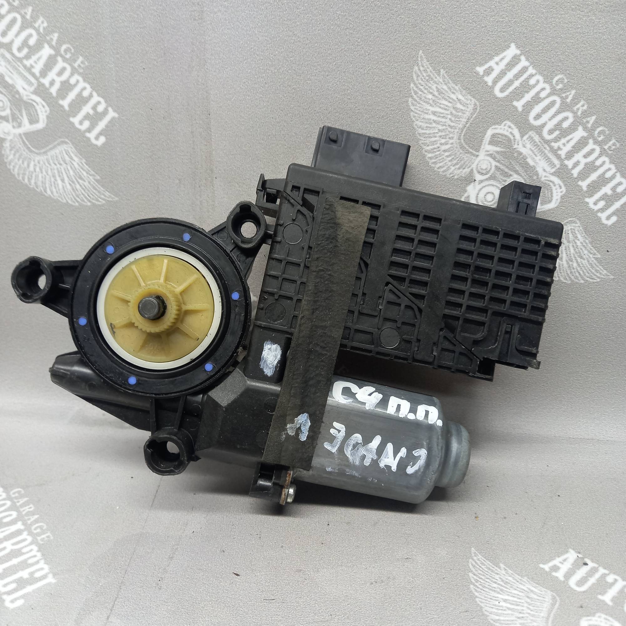 Моторчик склопідйомника передньої правої дверки Citroen C4 Picasso 9682495780