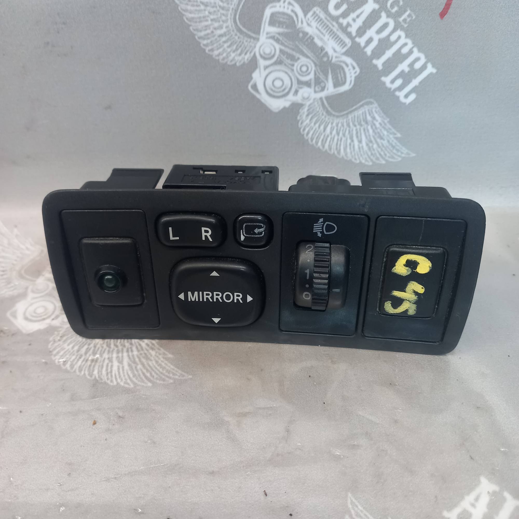 Блок керування дзеркалами з кнопкою регулювання фар Toyota Avensis T25 2003-2008 183575