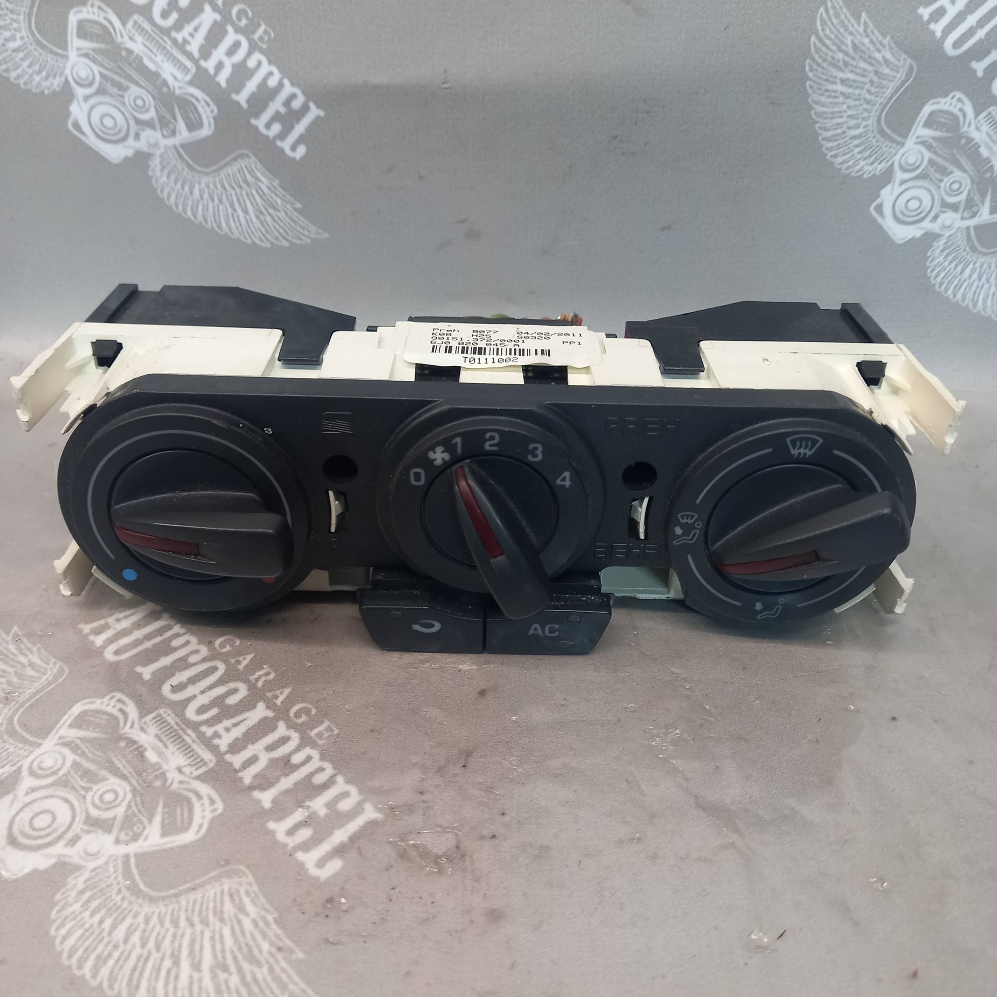 Блок керування пічкою з кондиціонером Seat Ibiza 6j0820045a