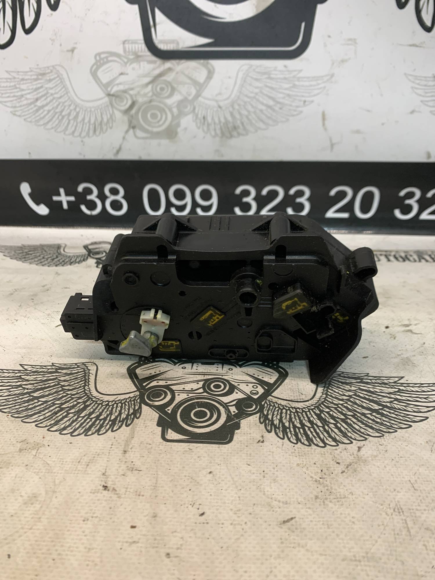 Замок кришки багажника Mercedes W211 a211740036