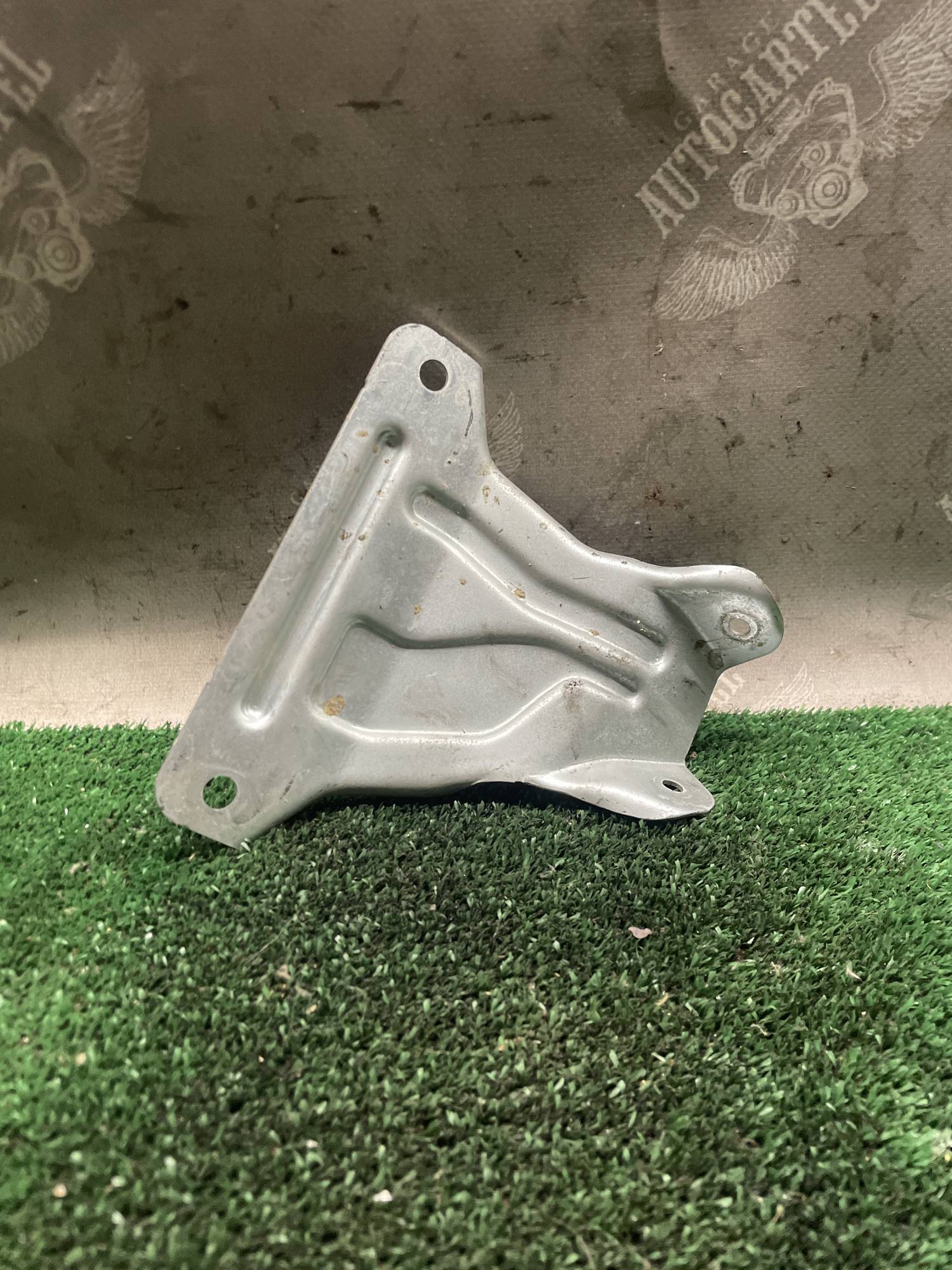 Кронштейн торпедо Volkswagen Passat B7 1k1858765