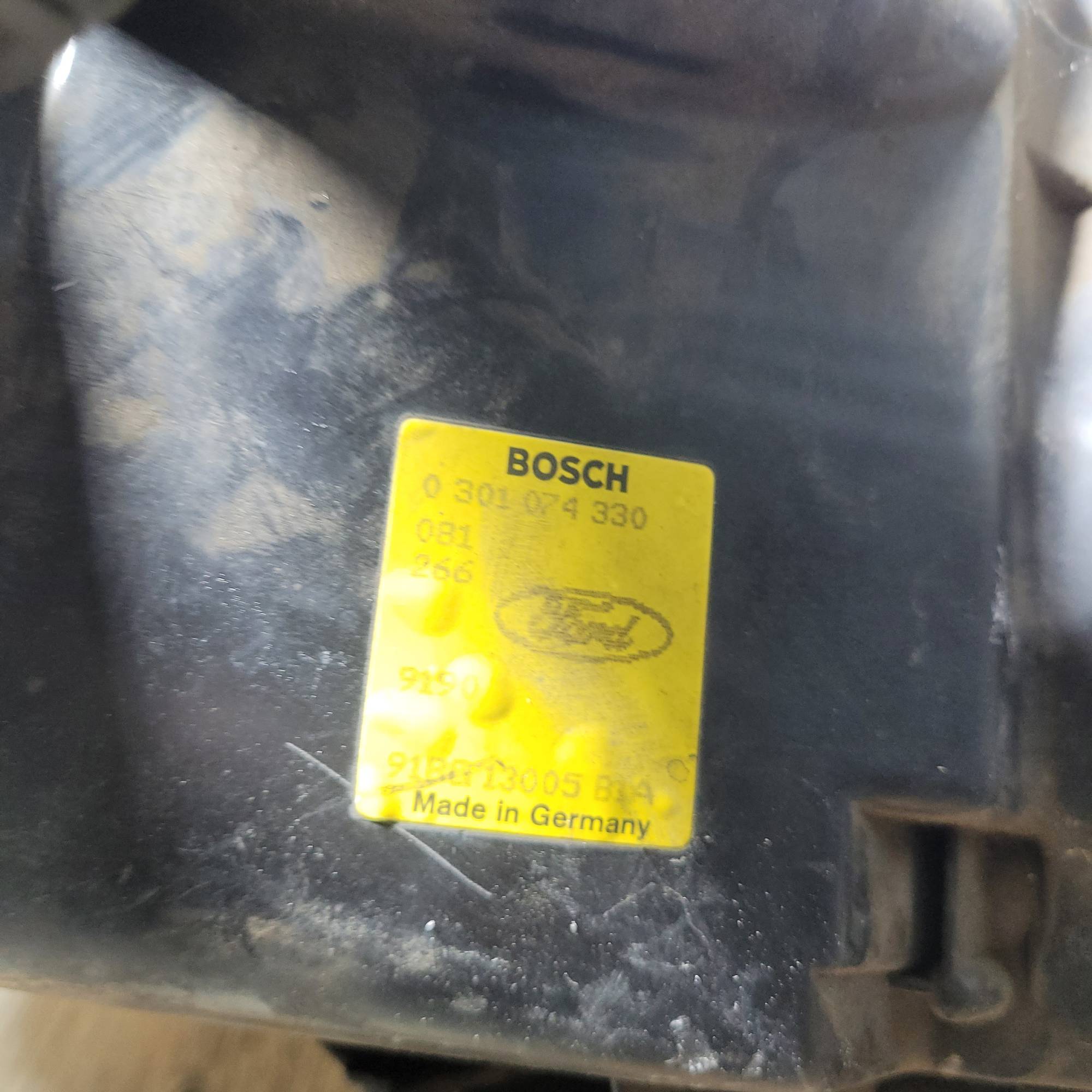 0301074330 фара передня права Ford Siera