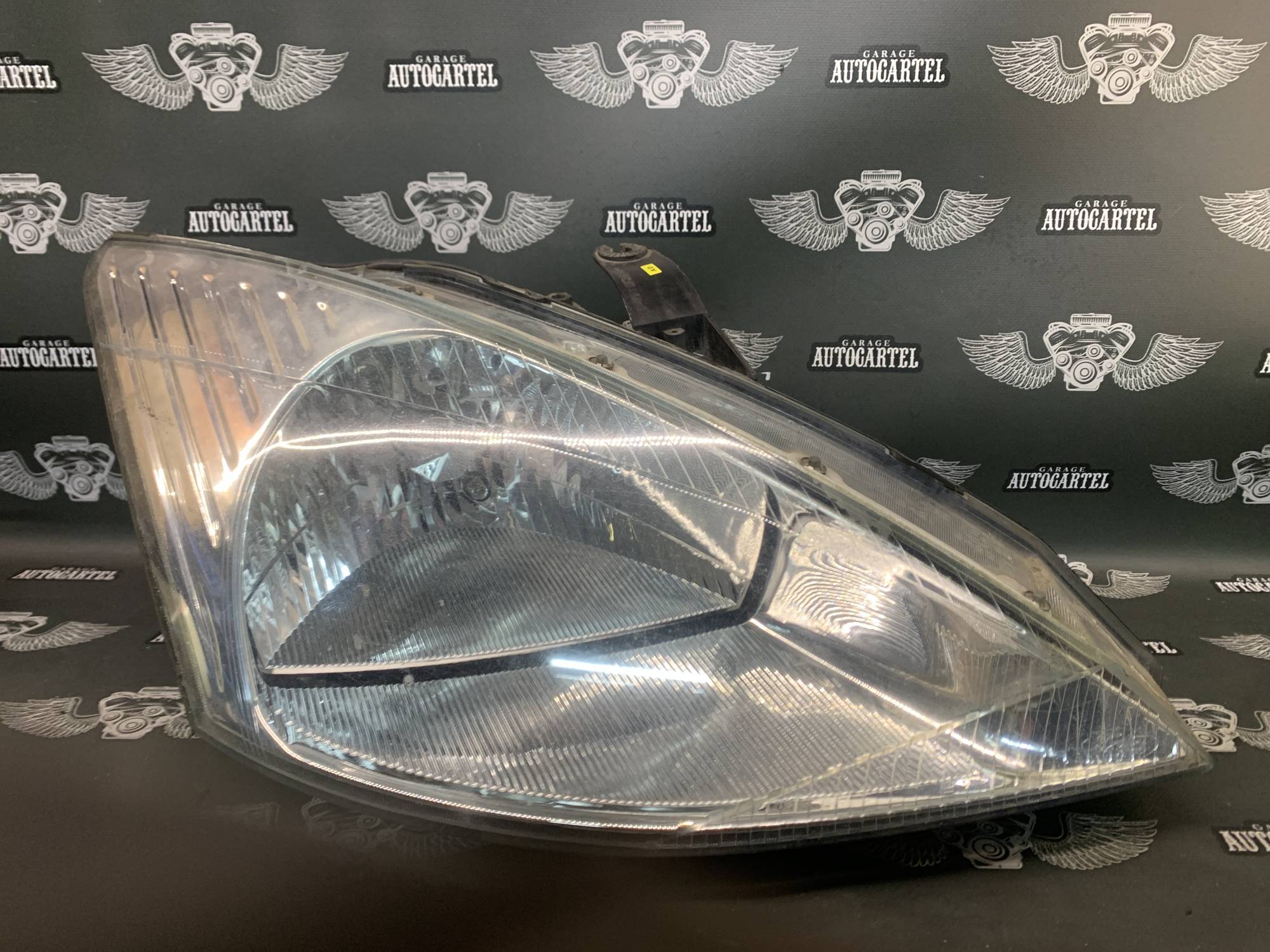 xs4x-13005-ad-1 Фара права передня ford focus mk1
