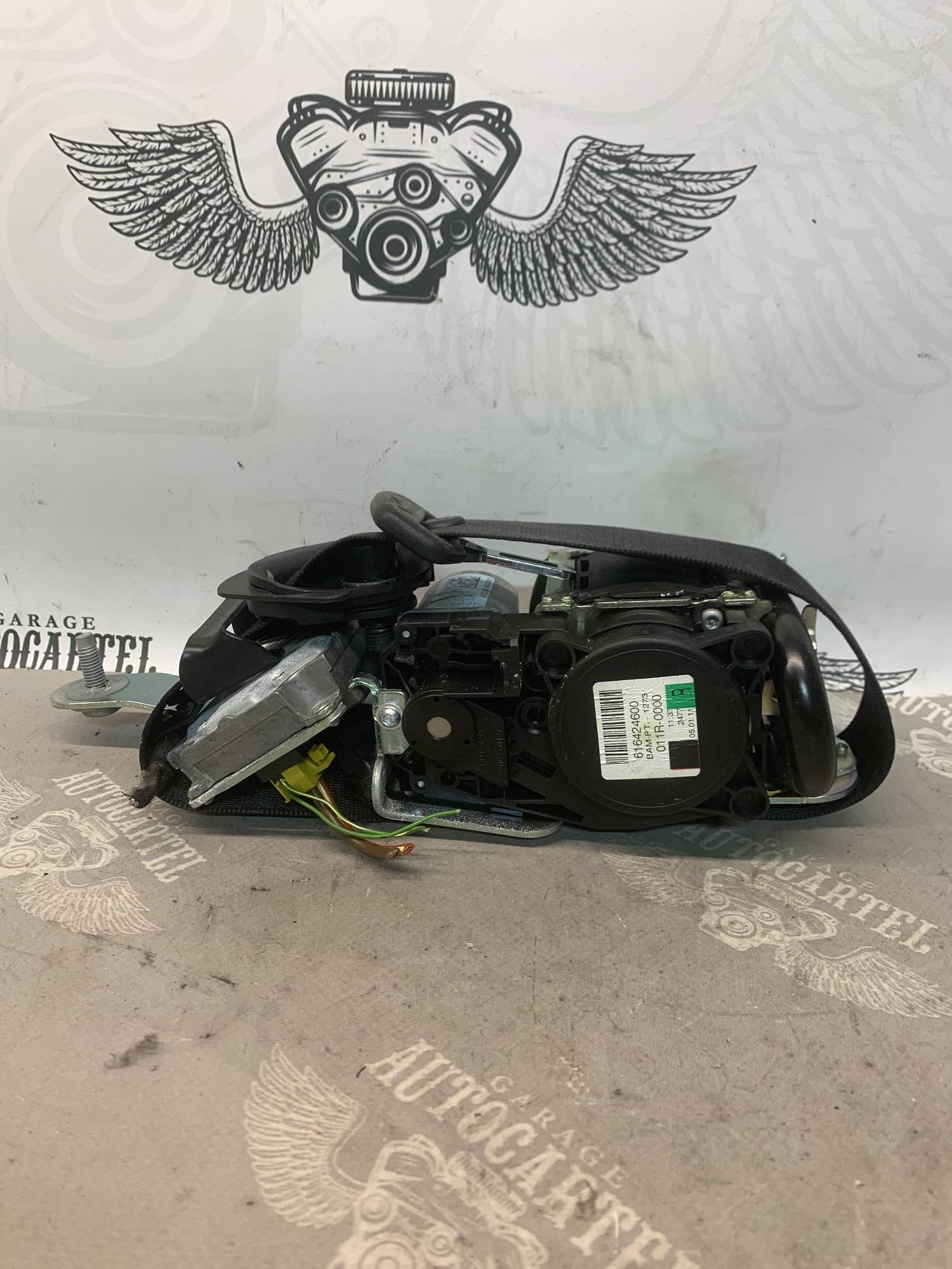 Ремінь безпеки передній правий MERCEDES W204 a2048602686