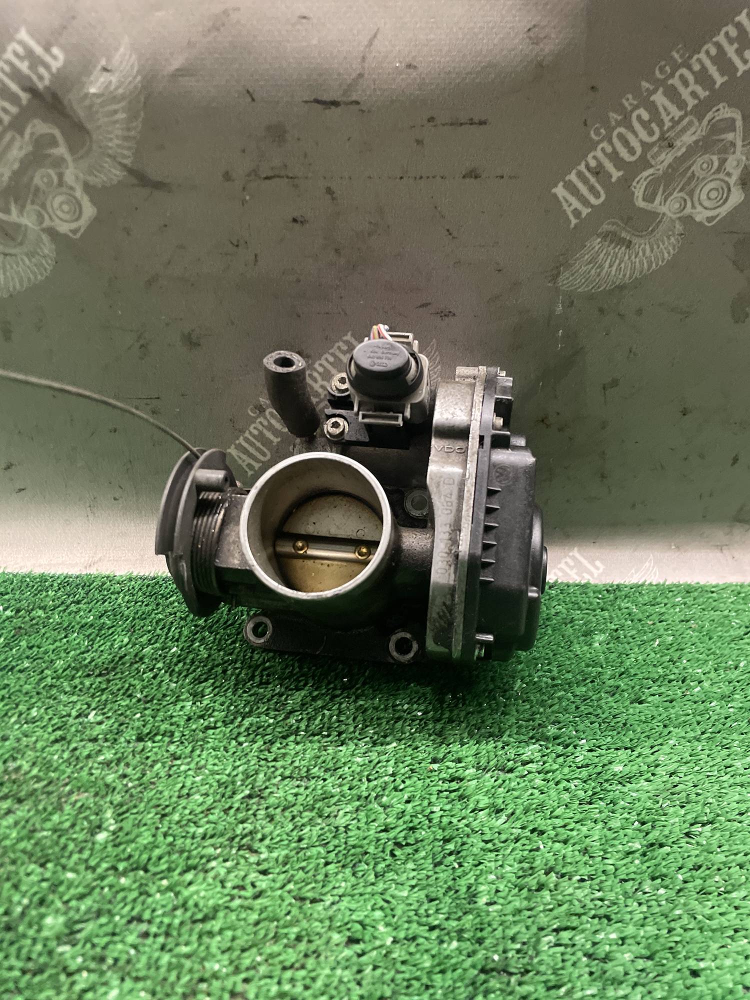 Дросельна заслінка VW Golf III Caddy Polo Skoda Felicia 1.4 1.6 8V 030133064d