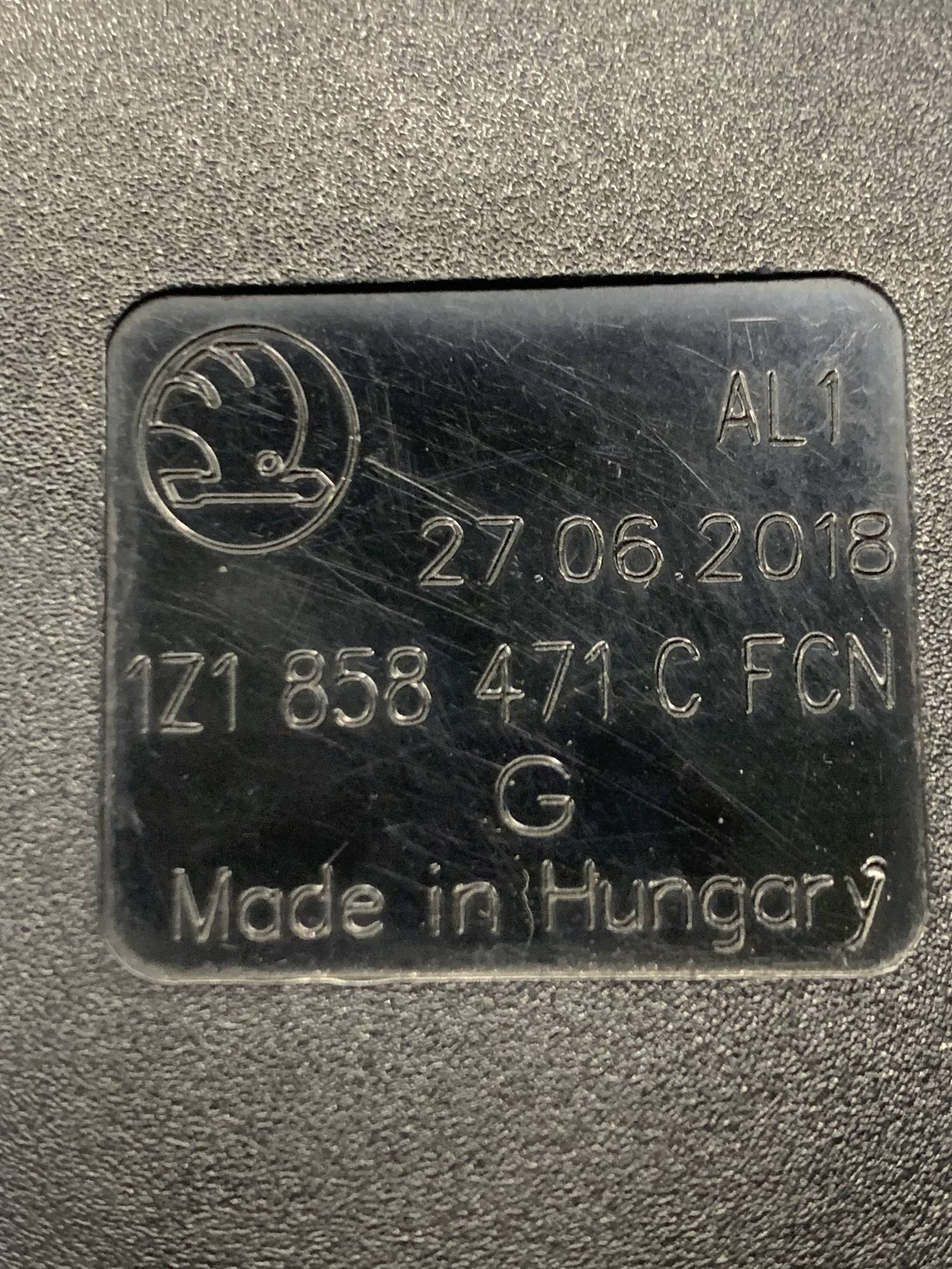 1z1858471c Замок ременя безпеки лівий Skoda Octavia II 2004—2013