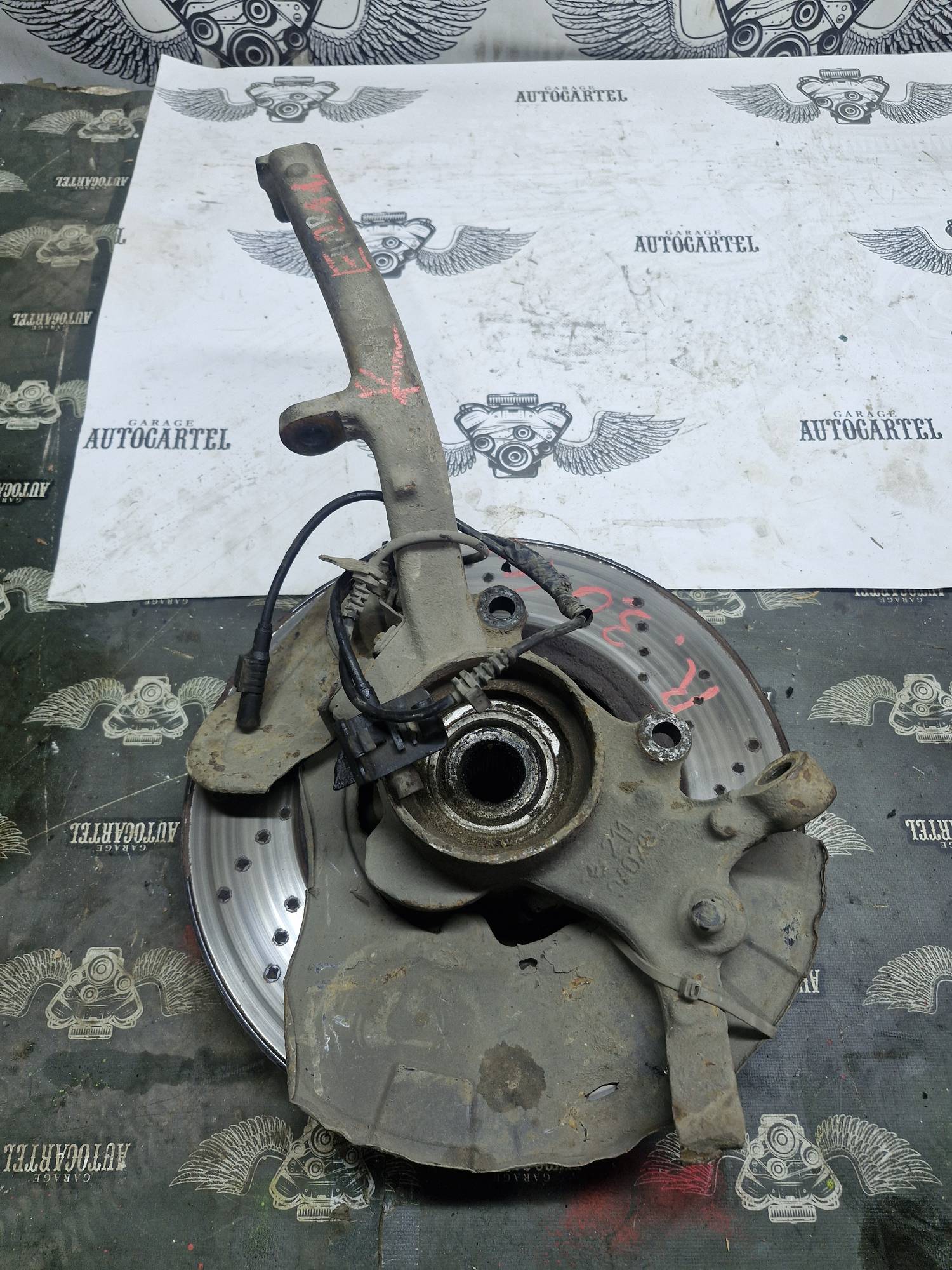 Поворотний кулак (цапфа) передня права E W211 2003-2009 3.0 4 matic 21816321