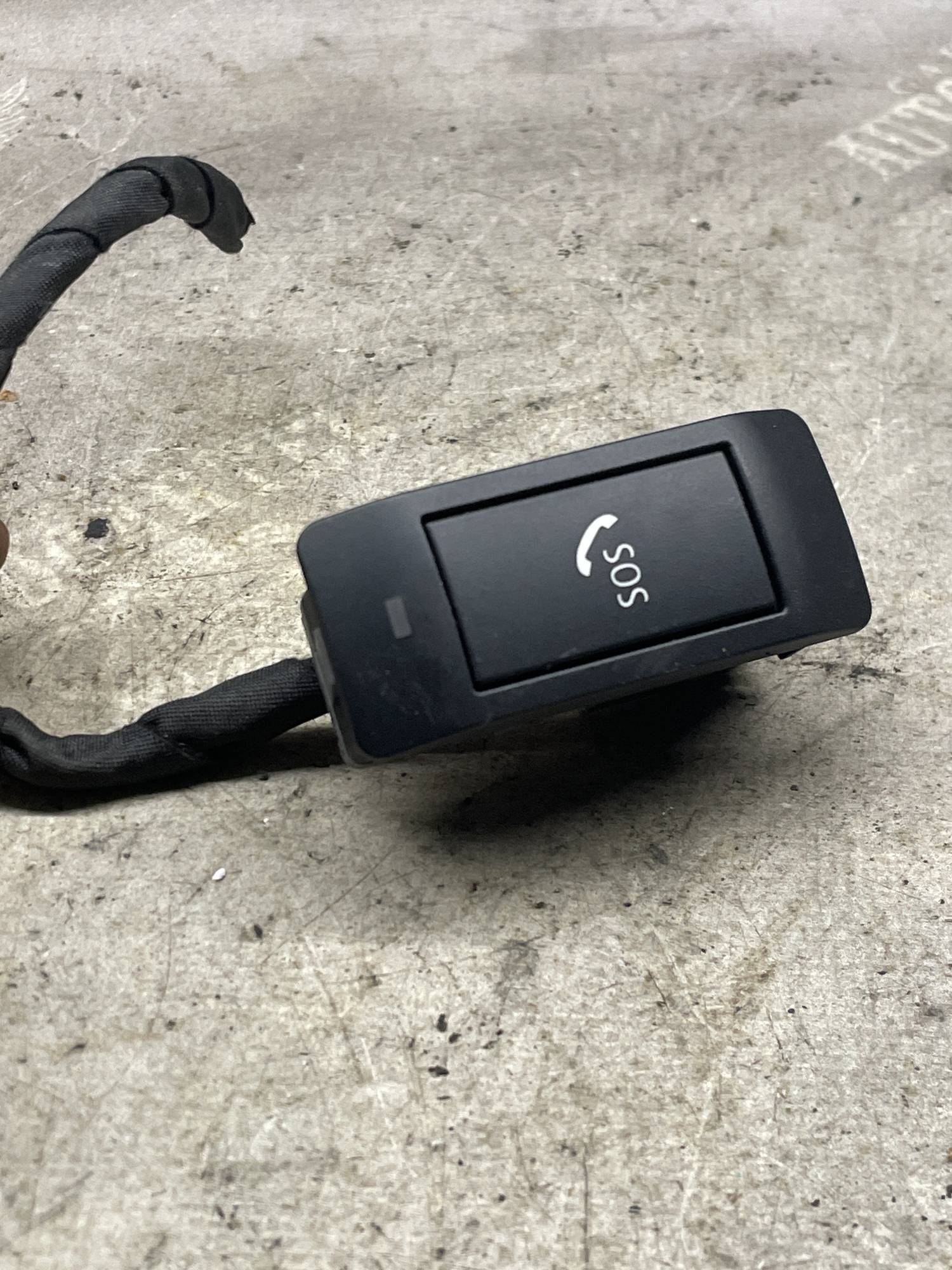 Кнопка екстреного виклику bmw 5 e60/e61 6918478