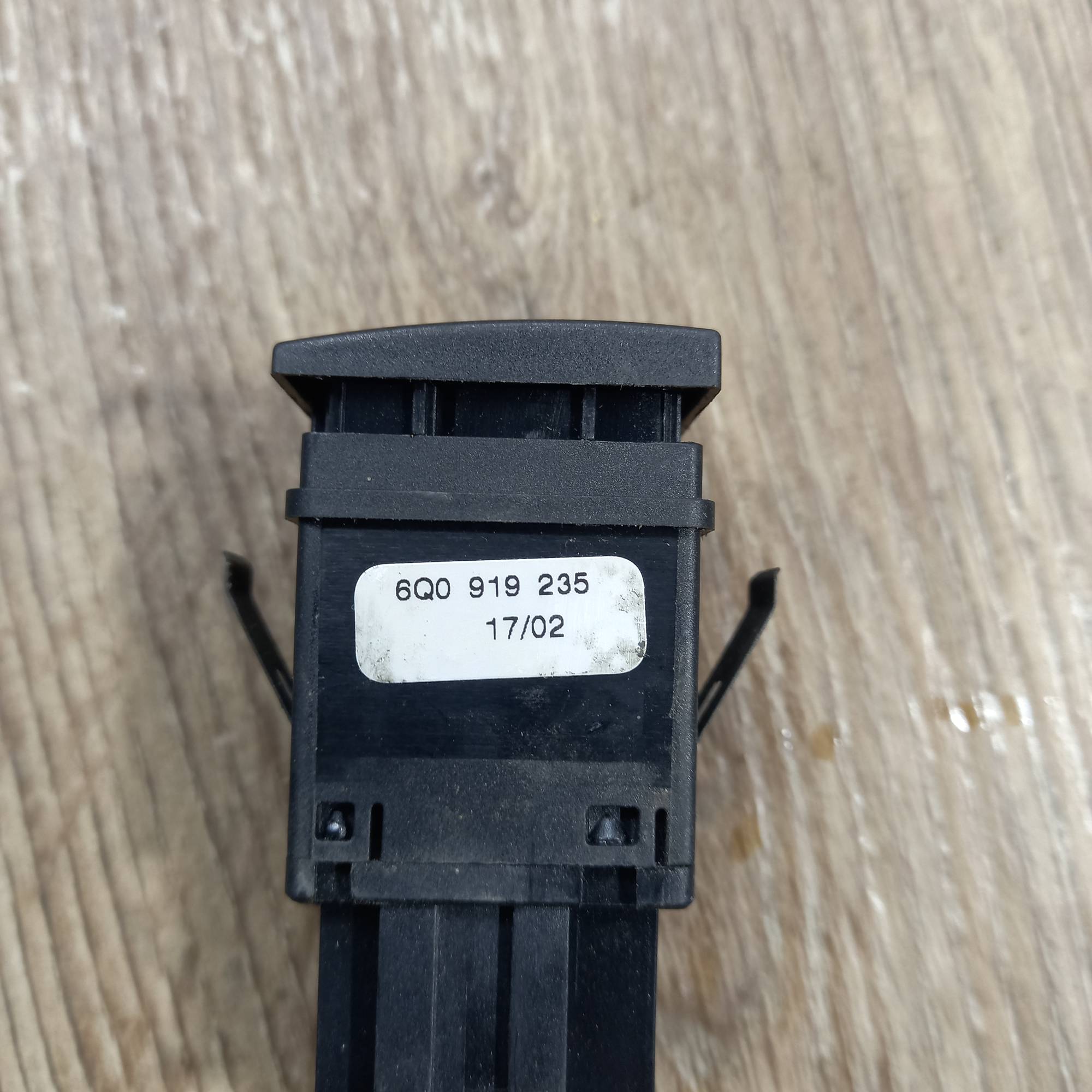 Кнопка вимикач подушки AirBag пасажира VW Polo 9N1 01-05 г. 6Q0919235