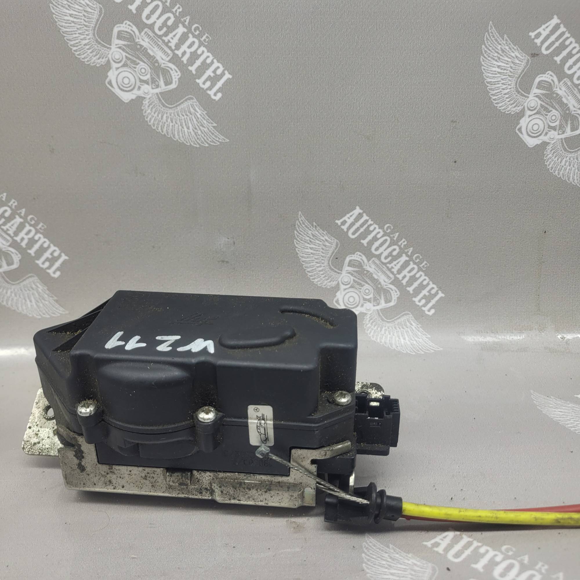 Mercedes E W211 2003-2009 замок кришки багажника 10 PIN A2117400036