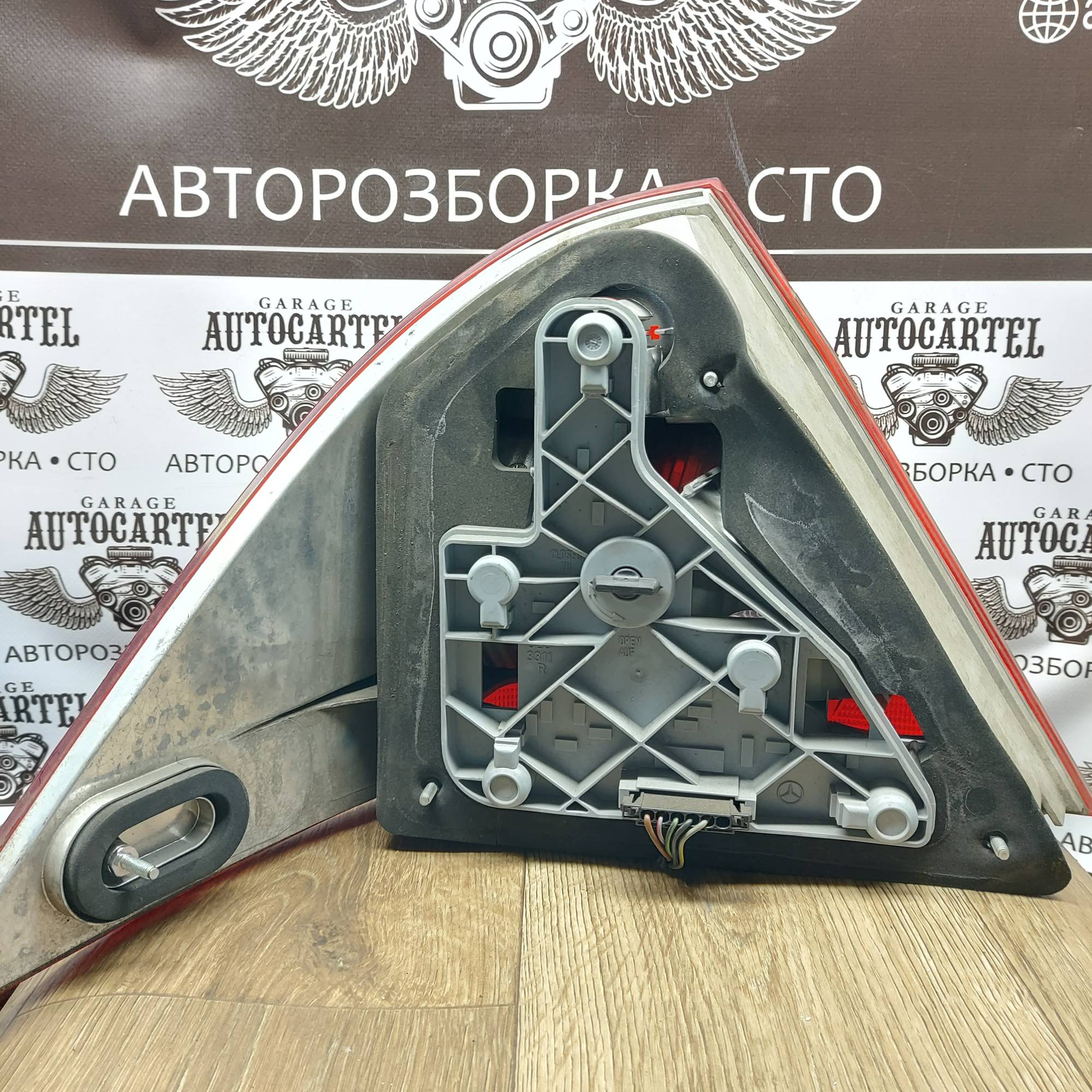 Ліхтар правий Mercedes C-class W203 седан 2038200264
