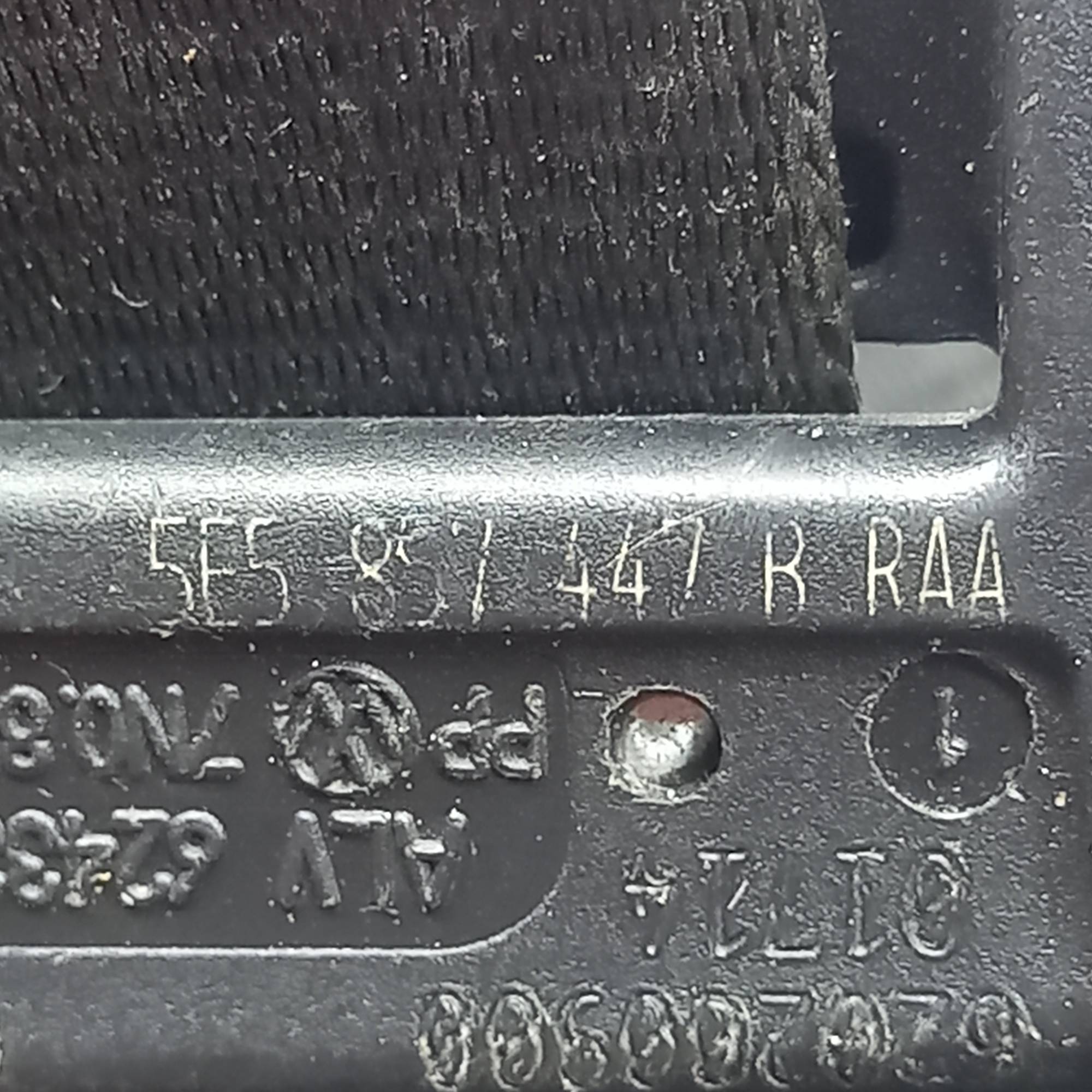 5e5857447b Ремінь безпеки задній VAG SKODA Octavia (A7) (2013 - )
