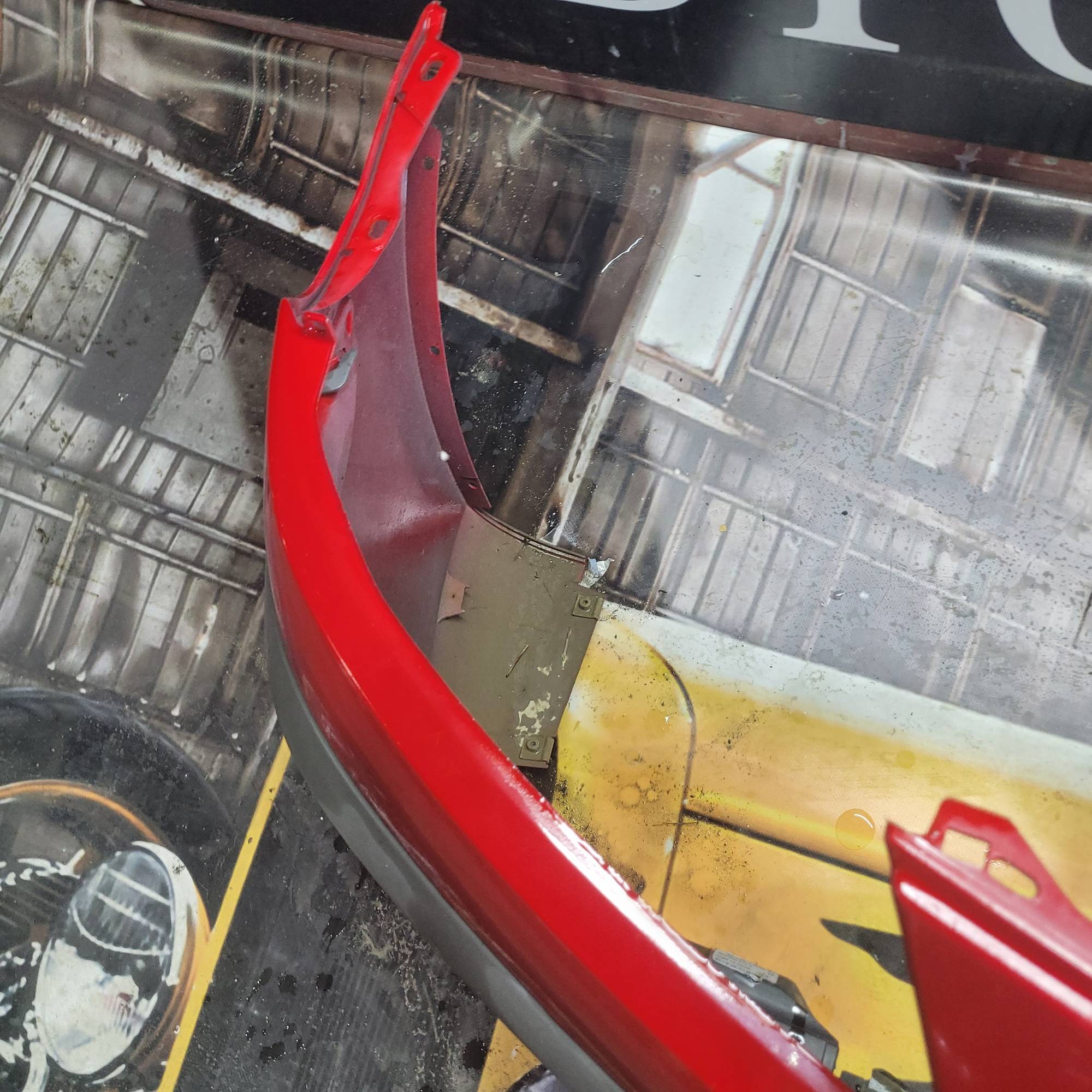 Бампер передній Mazda Premacy sport 21410291