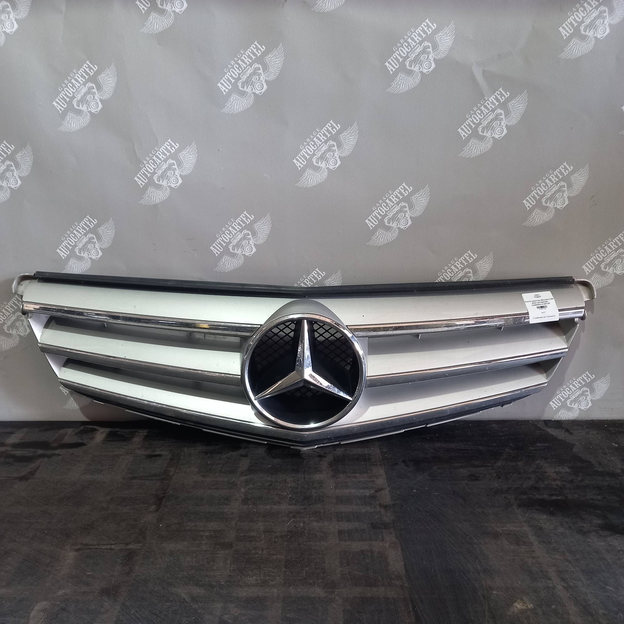 Решітка радіатора Mercedes C204 W204 a2078880260, 2048800023,21481536
