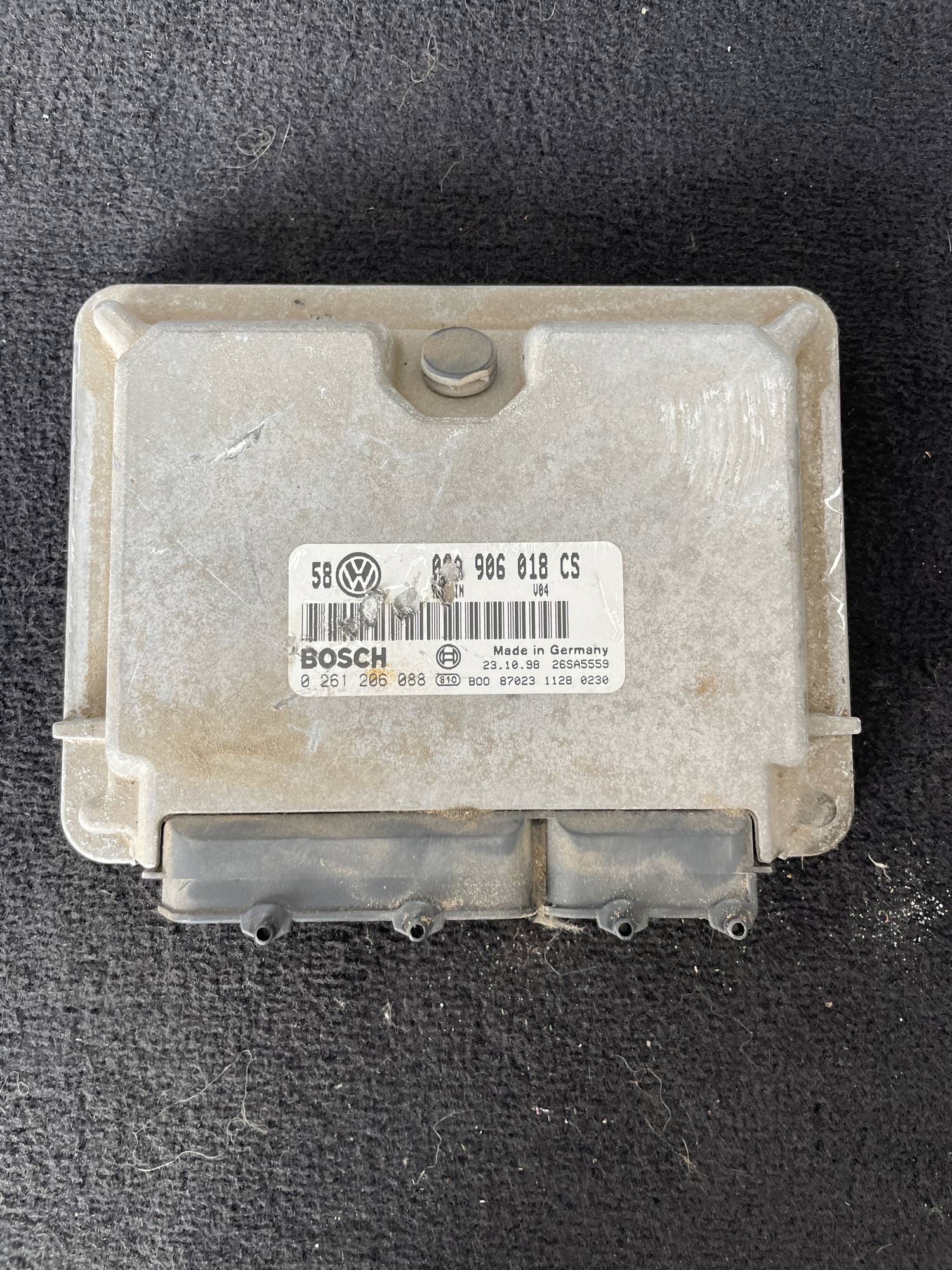 Блок керуаання двигуном VW Golf 4 2.0 06a906018cs