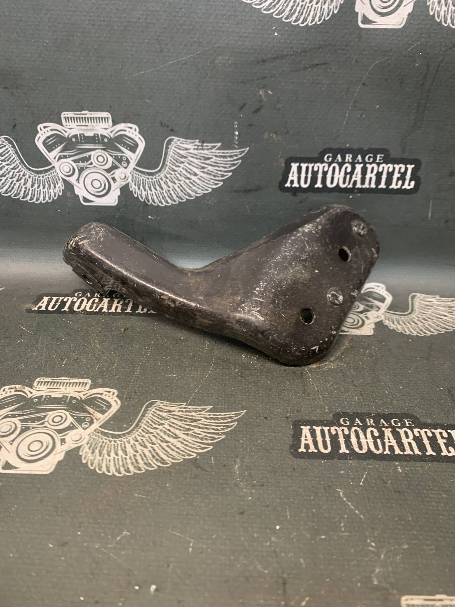 Кронштейн кріплення балки панелі audi A4 B8 8k1863442