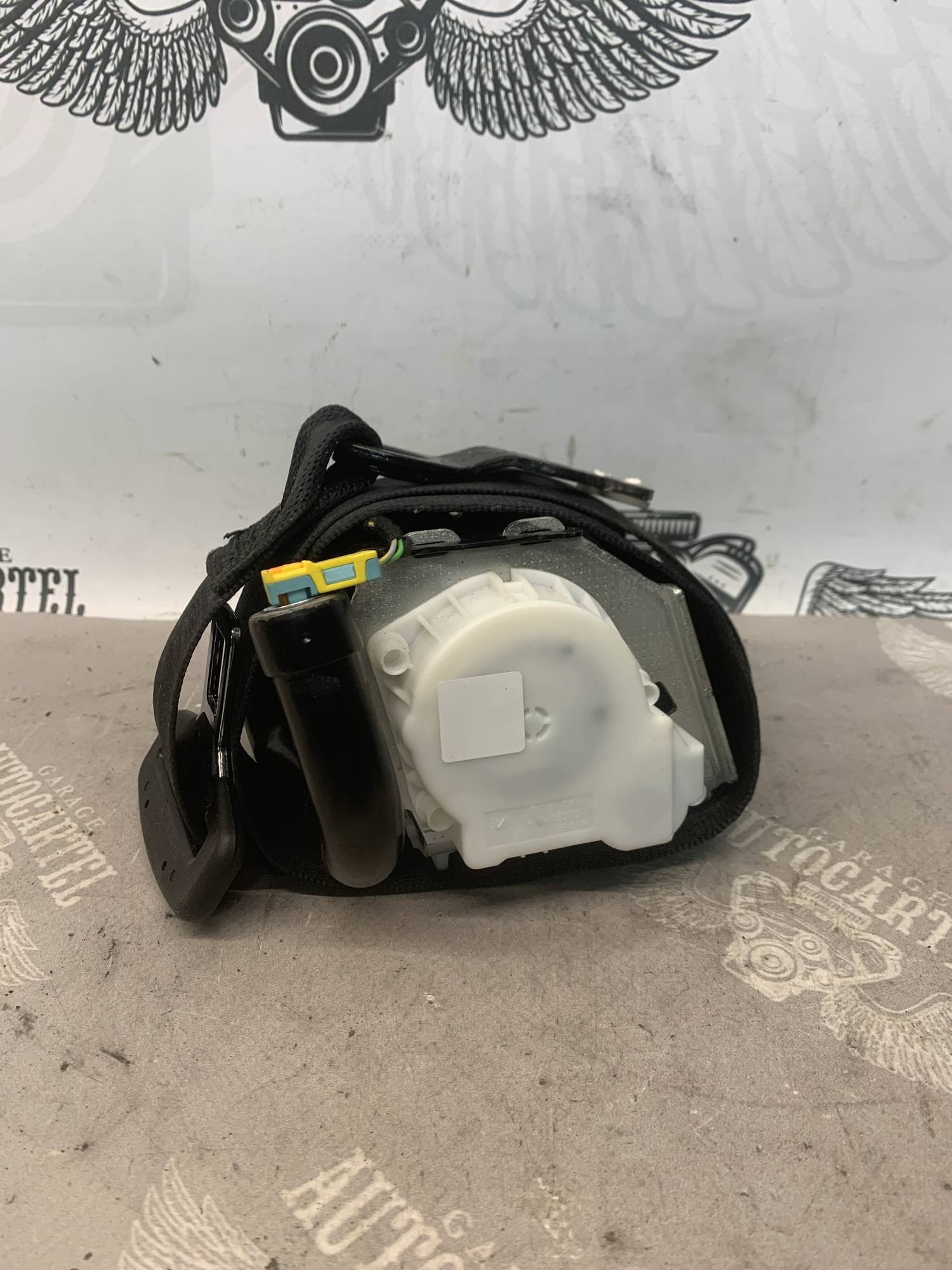 Ремінь безпеки задній лівий Mercedes C-class W205 15-18 чорний A20586059019