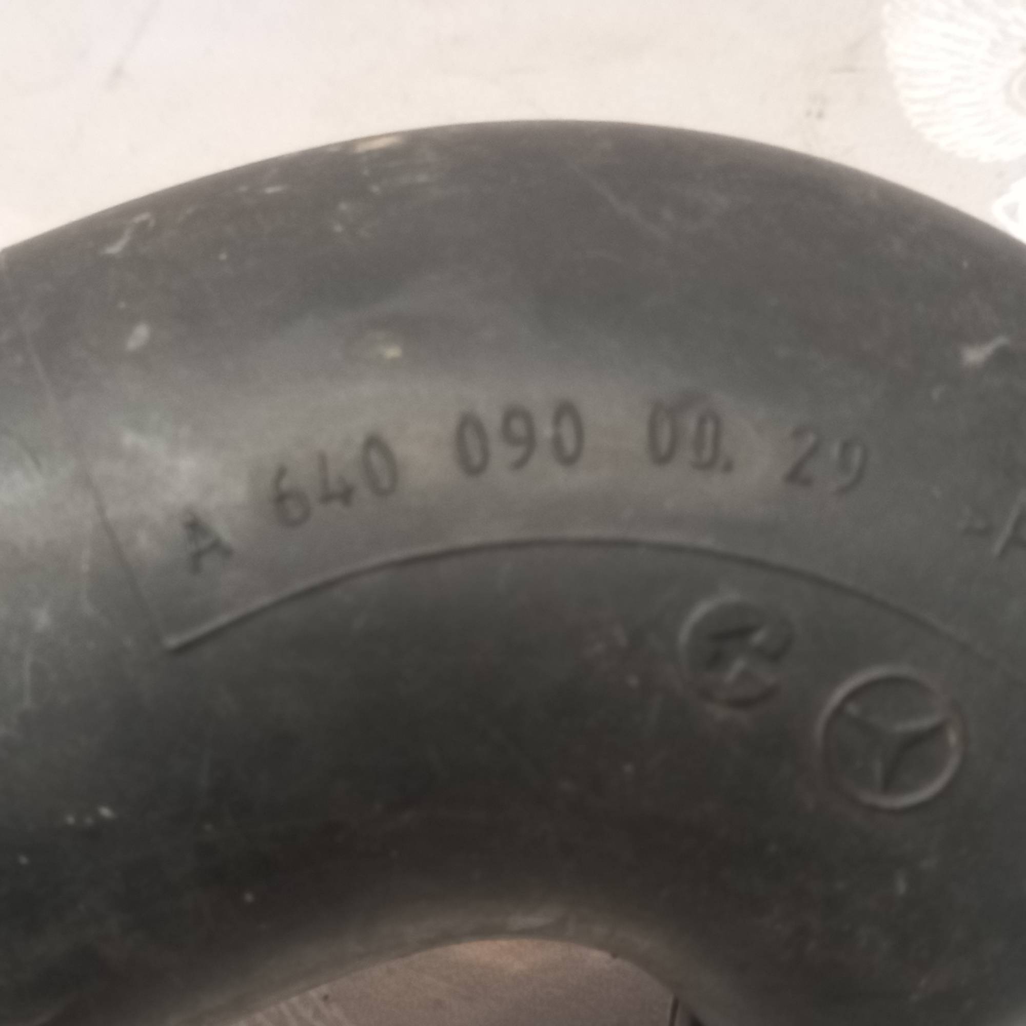 Патрубок повітряного фільтра MERCEDES W169 W245 2.0 CDI a6400900929