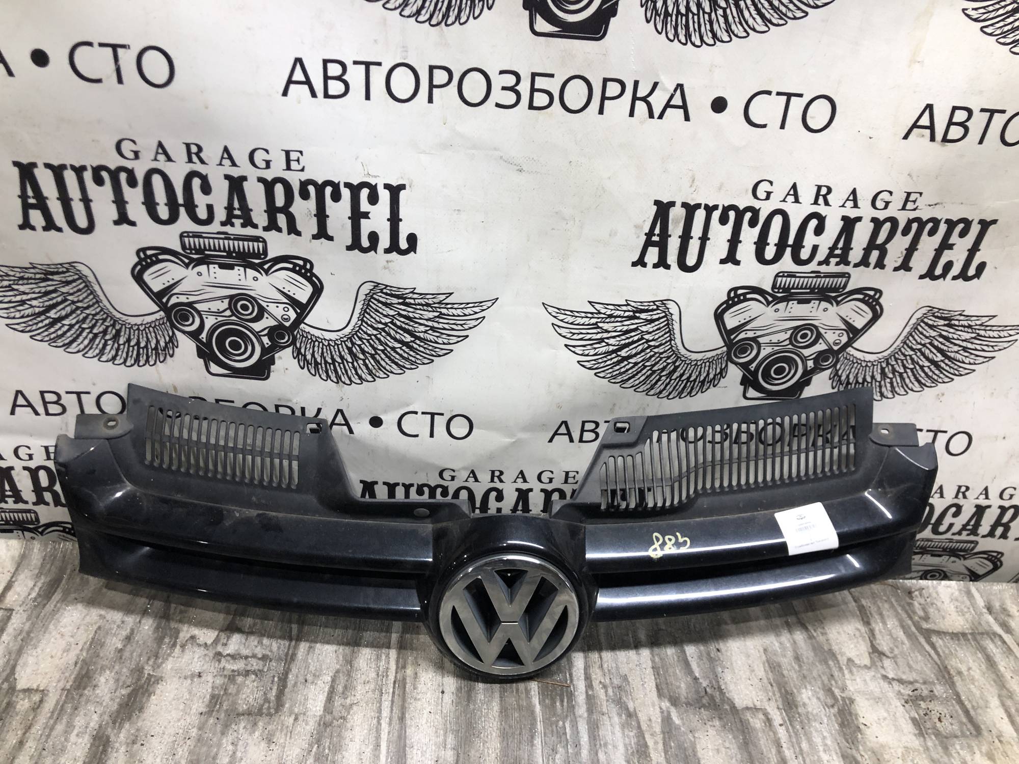 1k0853655a Решітка радіатора Volkswagen Golf 5 2003 - 2009