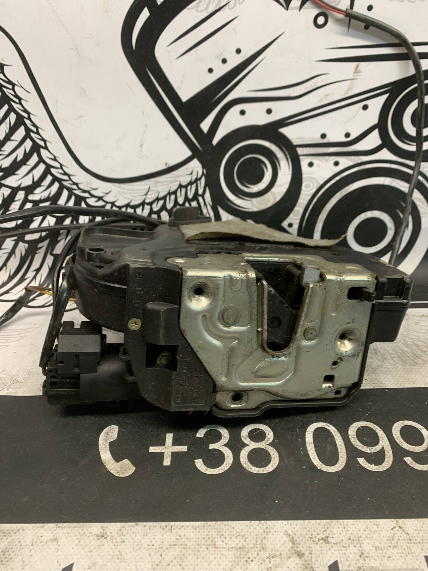 Замок двері правий задній MERCEDES W211 2117301035