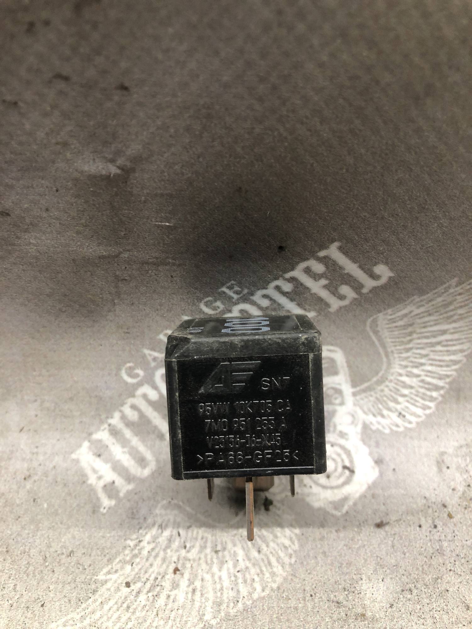 Реле вентилятора рабочий ток VW AUDI SEAT SKODA 7M0951253A