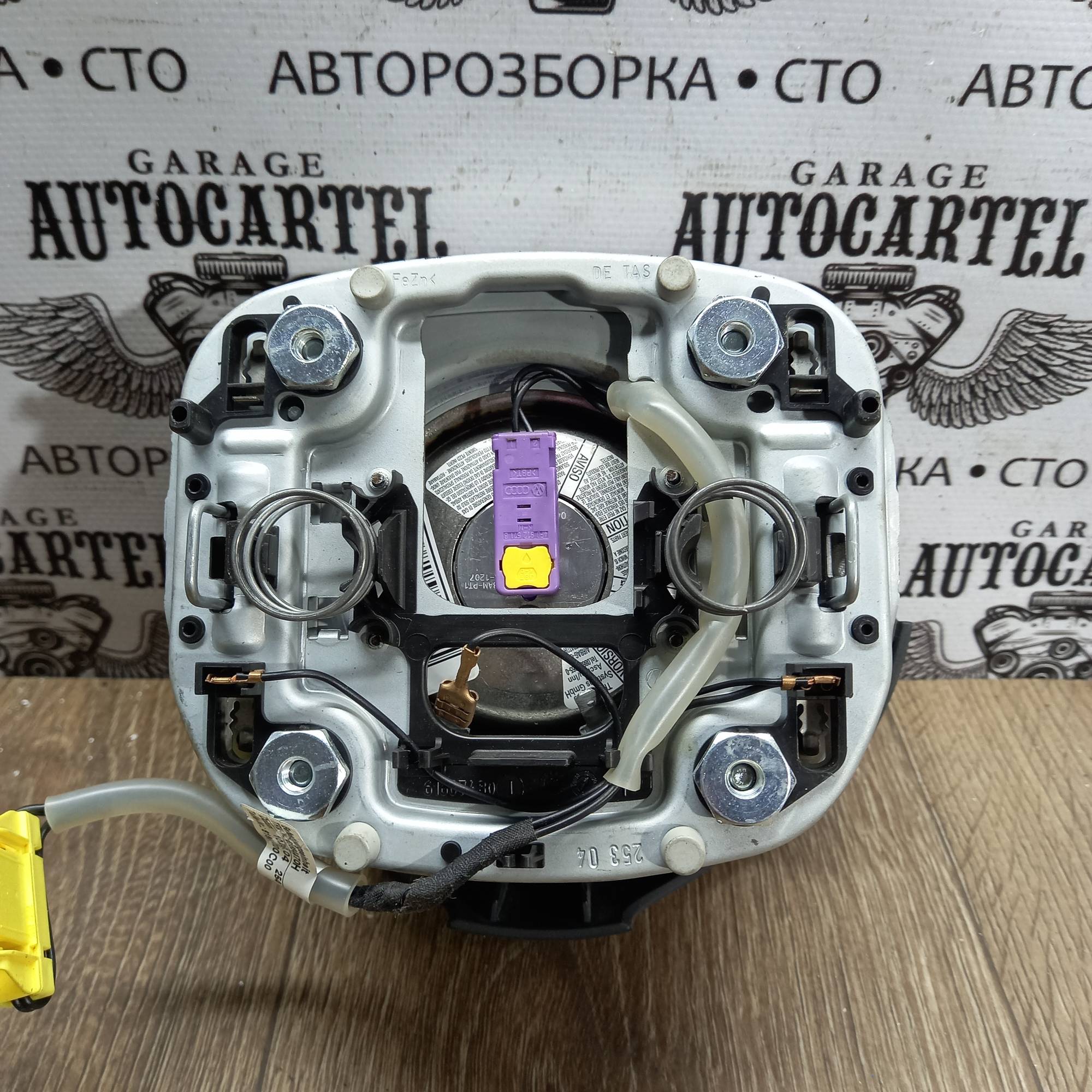 Подушка безпеки в руль (airbag) VW Golf V 2003-2009 | 1K0880201N1BZ