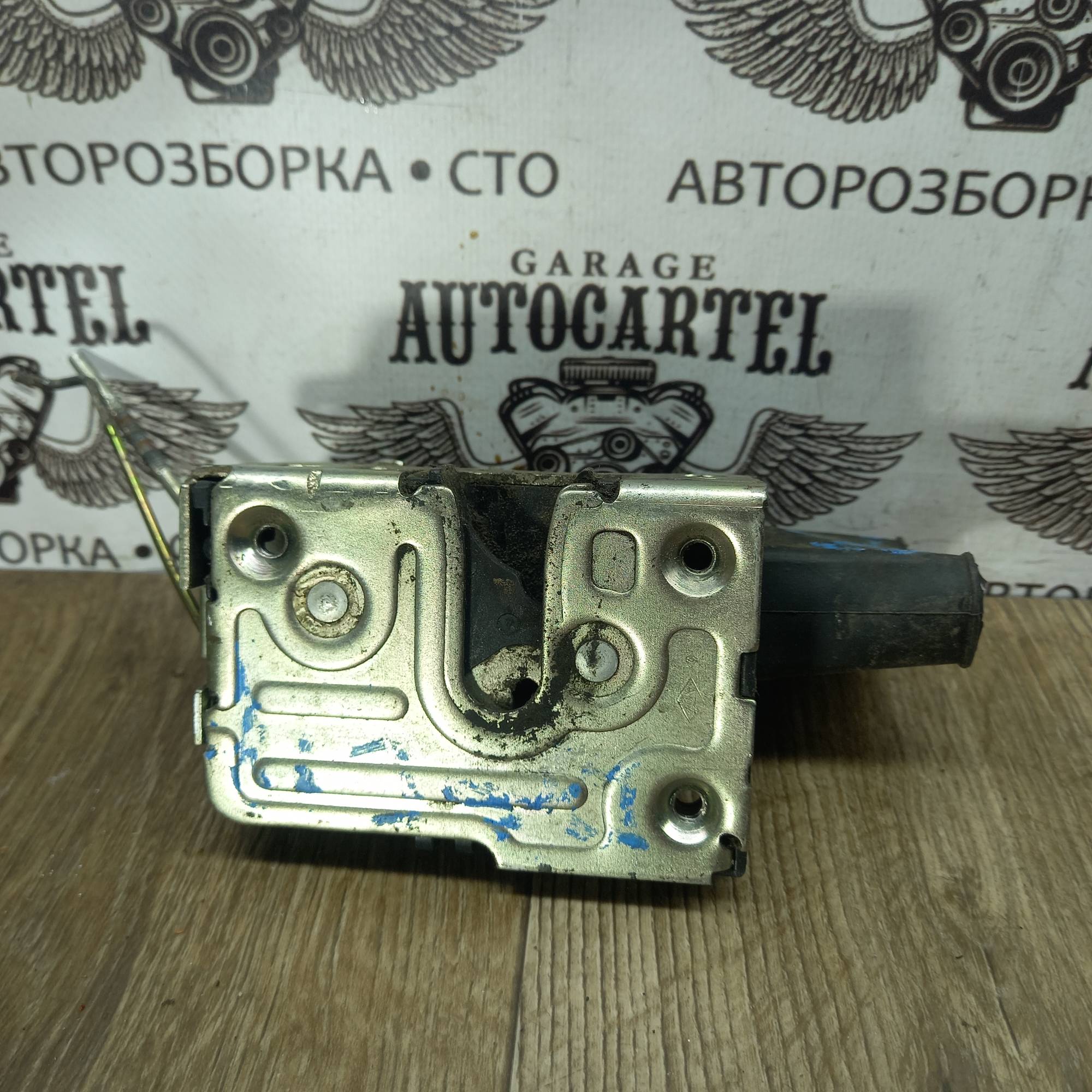 Замок передніх лівих дверкей Renault/Dacia Duster, Sandero, 8200735227