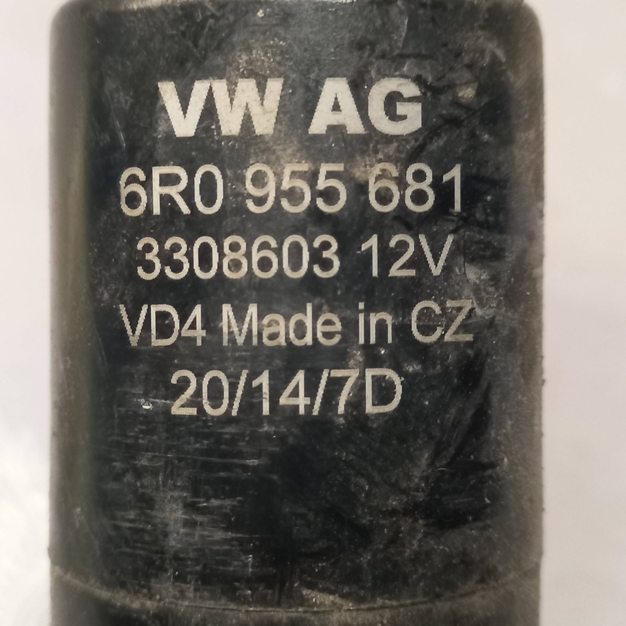 6r0955681 моторчик, насос омивача Vw Tiguan .Passat b7