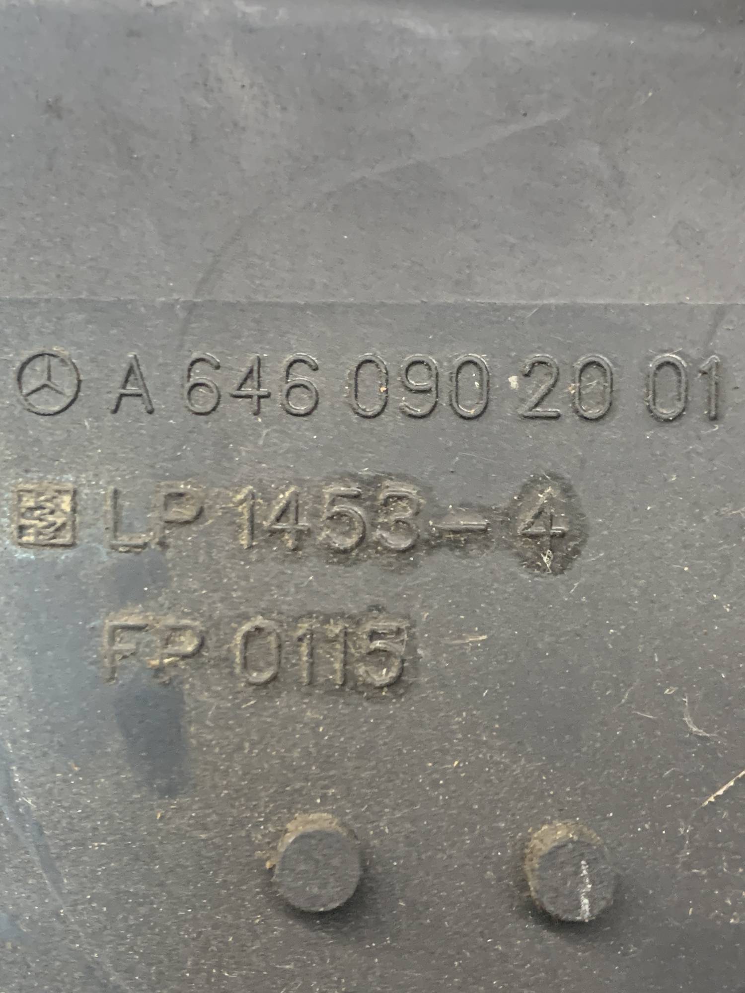 a6460902001 без кришки Корпус повітряного фільтра C W204 2007—2014
