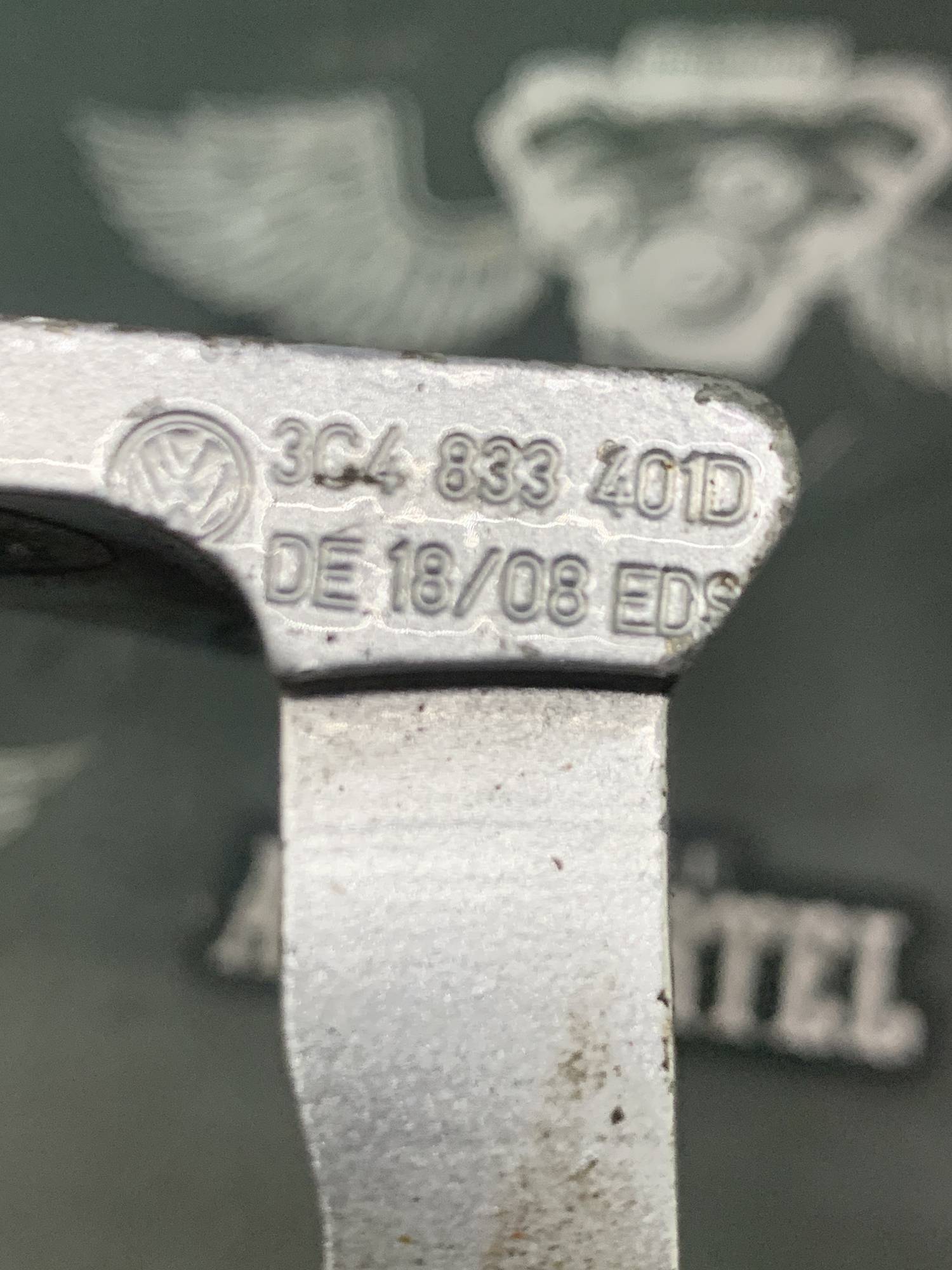 3c4833401d Петля задніх лівих дверей Volkswagen Passat CC 2008–2017