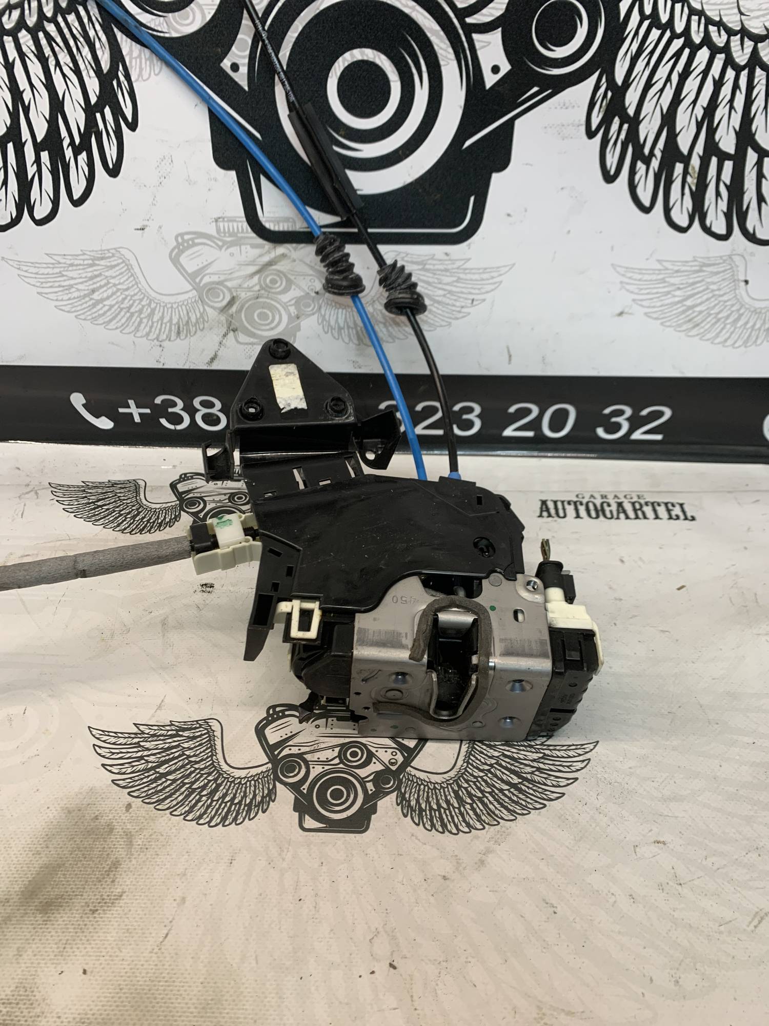 Замок двері задньої правої Mercedes W212 4pin a2047302835