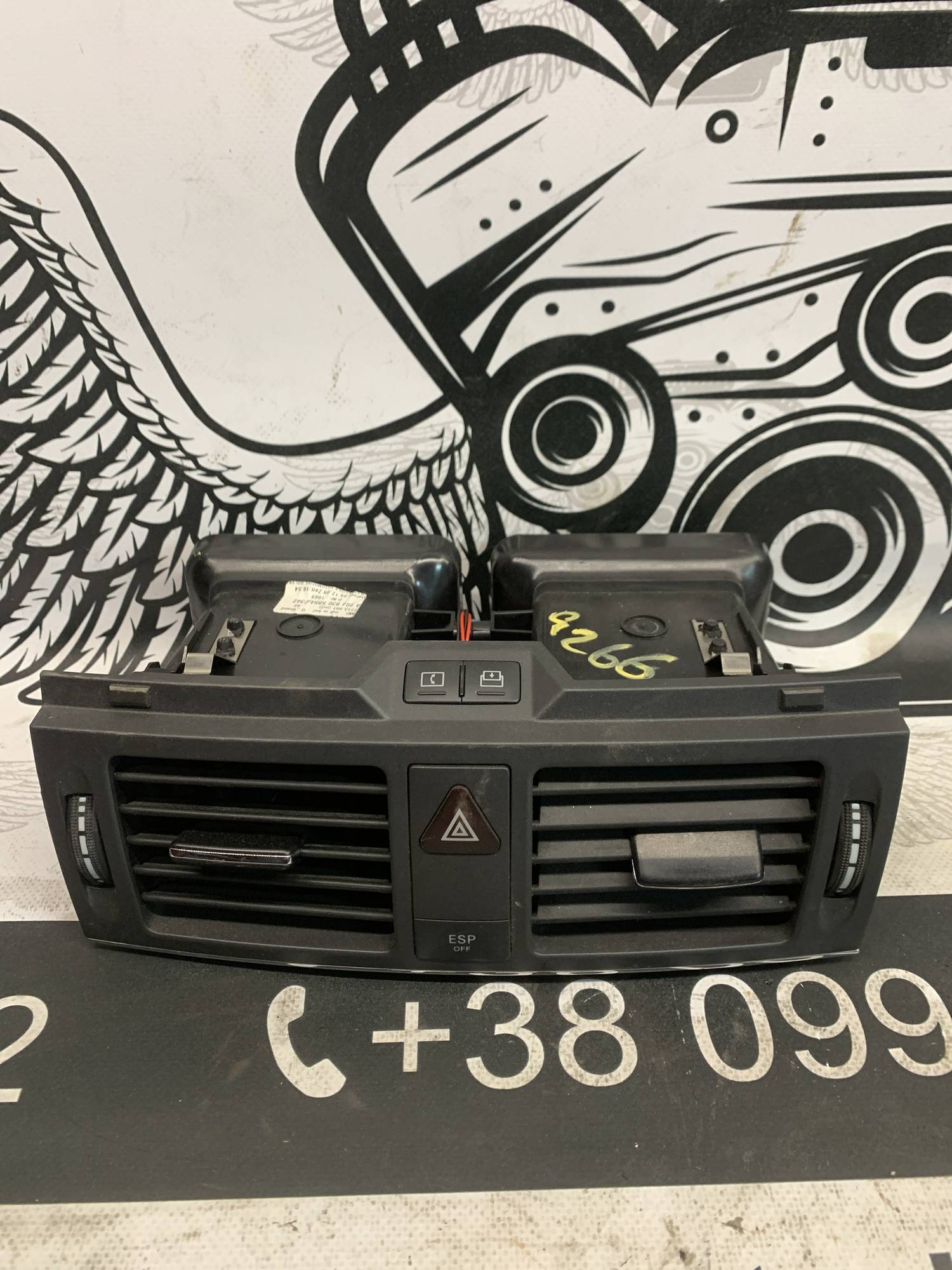 Повітряний дефлектор центральний Mercedes W204 a2048305854