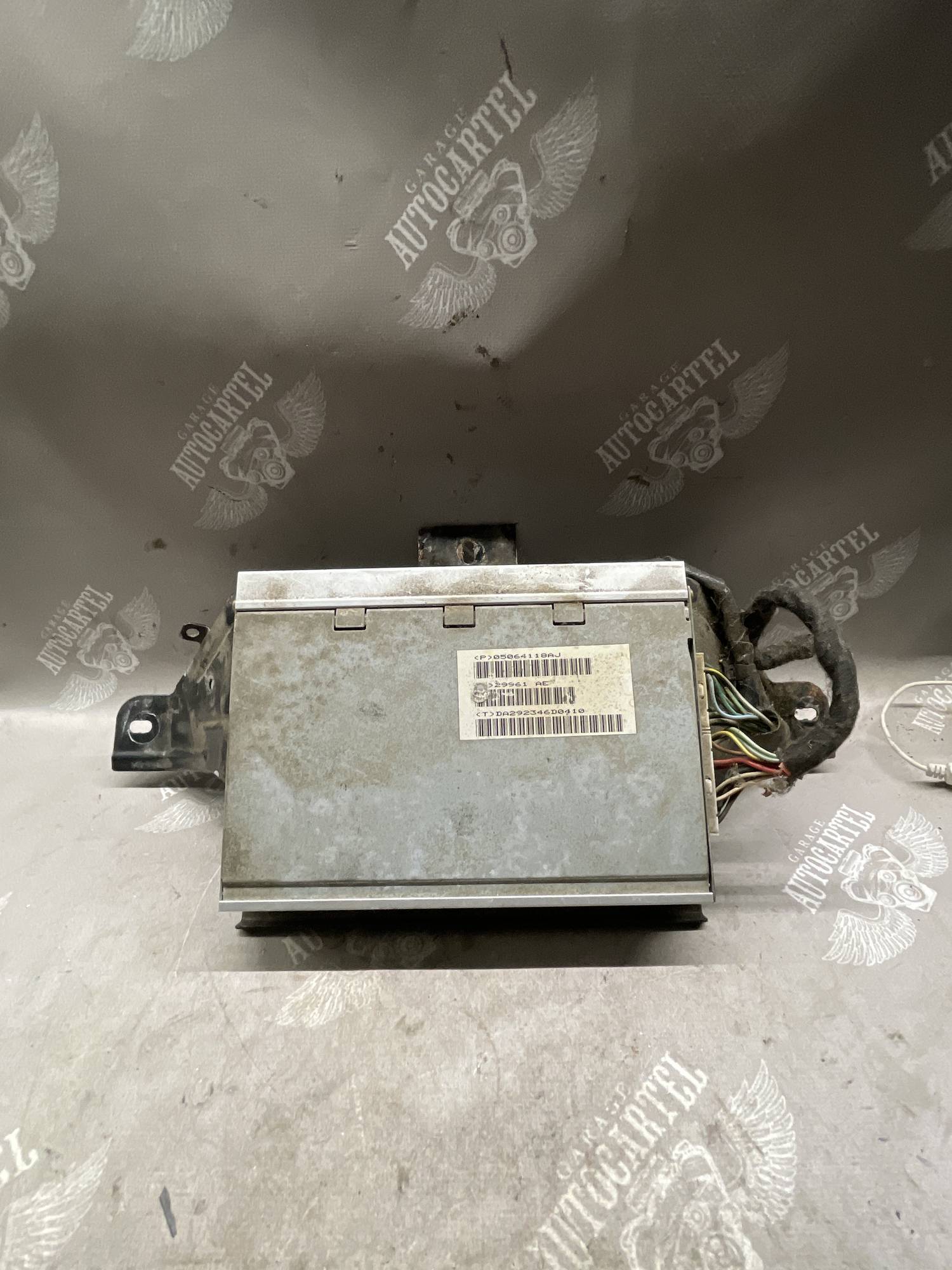 Підсилювач акустичної системи Chrysler Cruiser 05064118aj