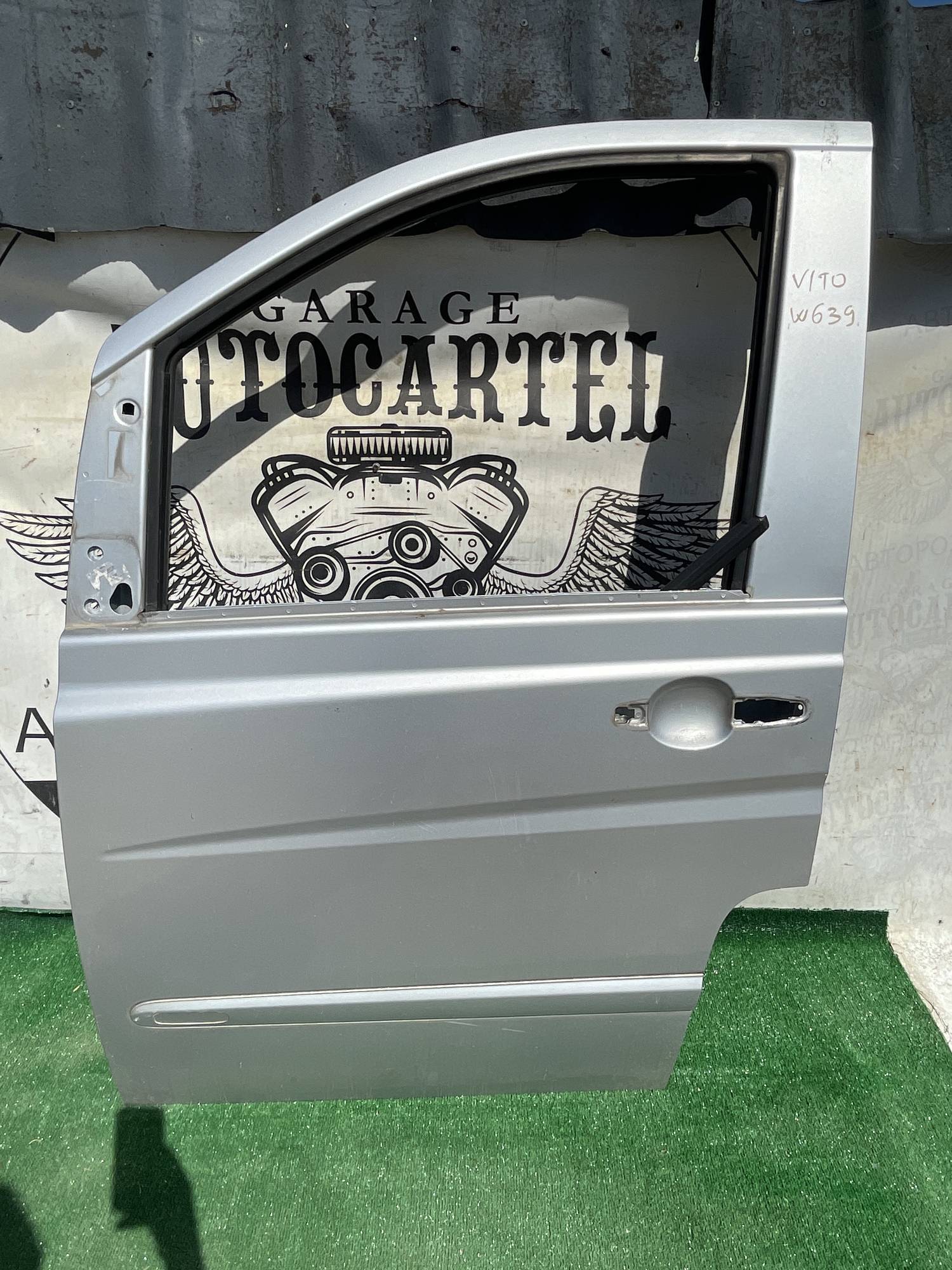 Двері передні ліві Mercedes Vito W639 21121098