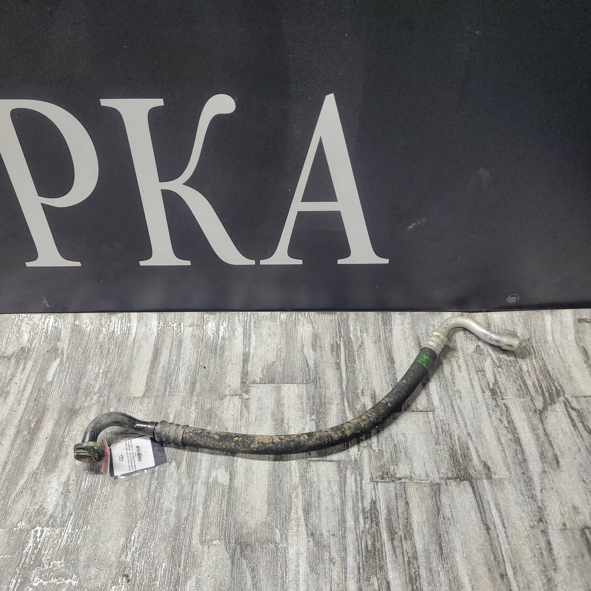 Mercedes-Benz A6112300556 Трубка кондиціонера від колісної арки до компресора OM611 R4 2.2 cdi E-Class W210