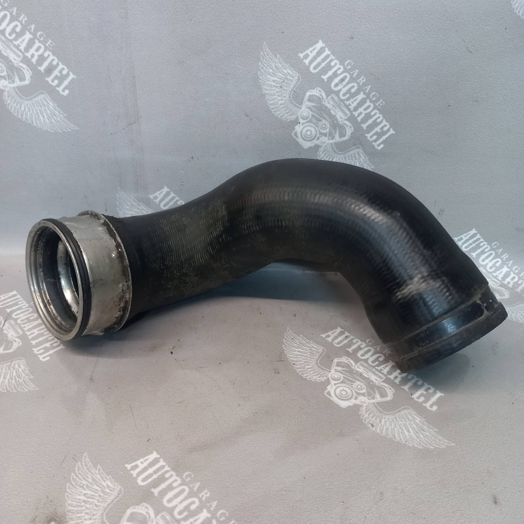 Патрубок інтеркуллера лівий Mercedes W211 2.7cdi 2002-2009 a2115282182