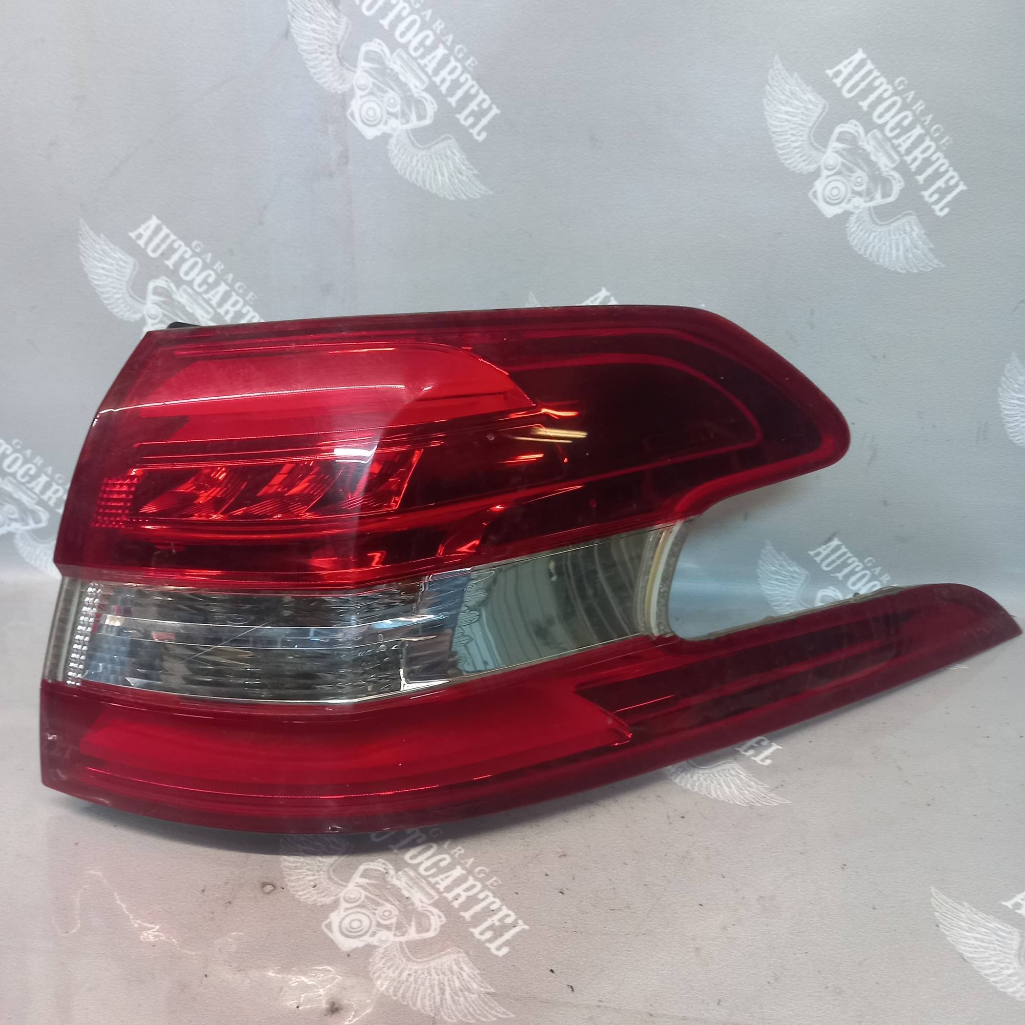 Лізтар задній правий наружний універсал Peugeot 308 (T9) 2013-2021 9678093880
