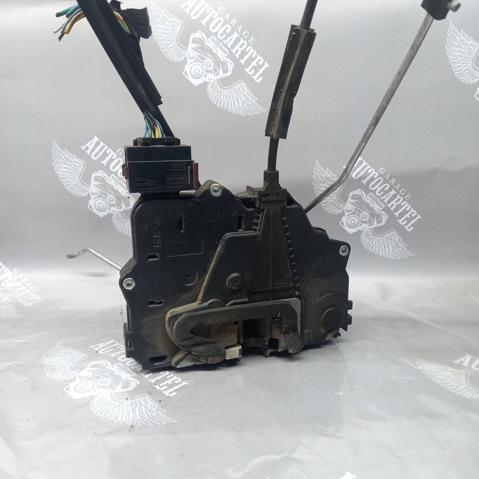 Замок дверки лівий перед FIAT GRANDE PUNTO 3D 6 пін 51797561