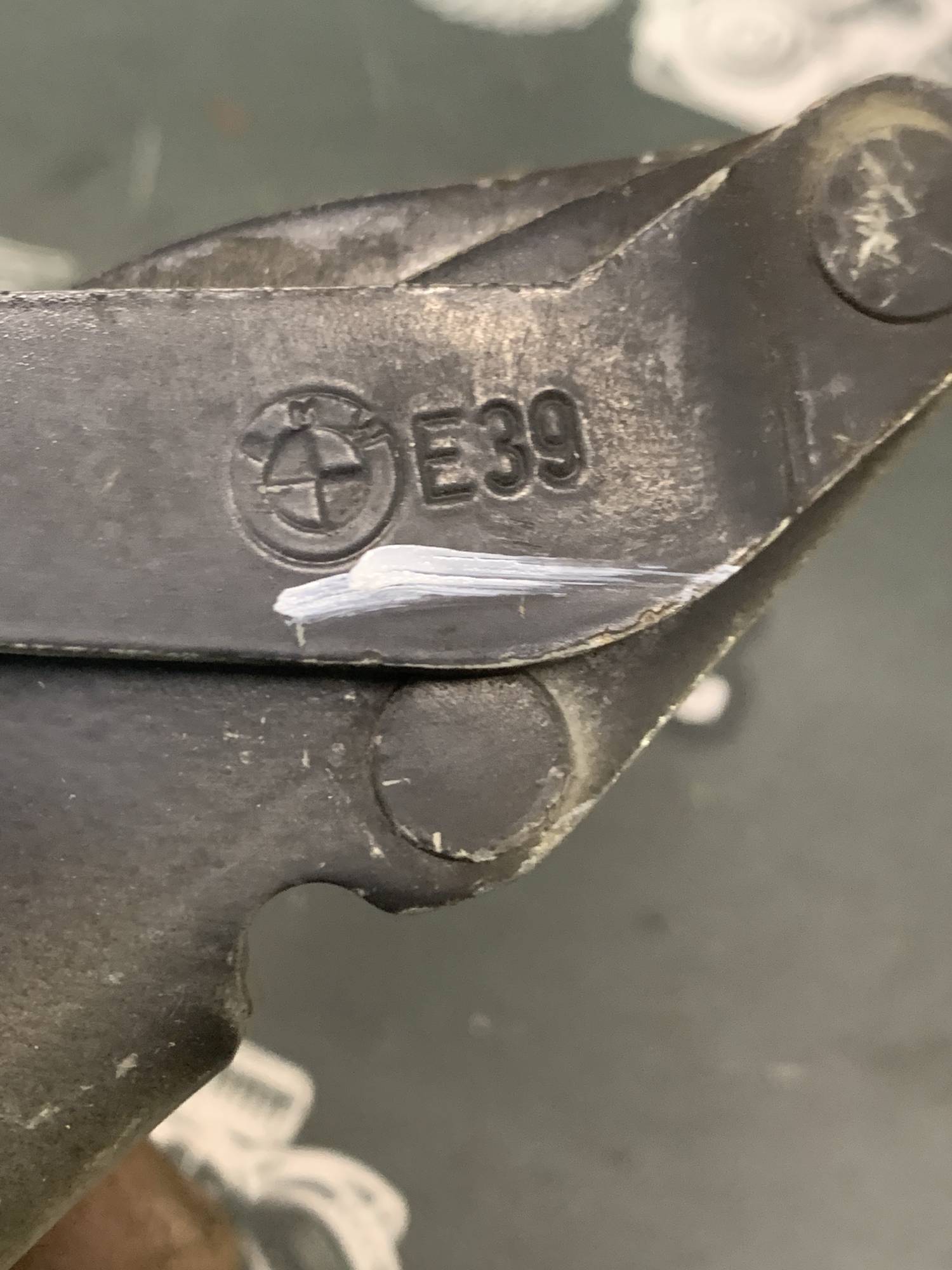 Петля капоту права BMW 5 E39 1995-2003 2100000612185